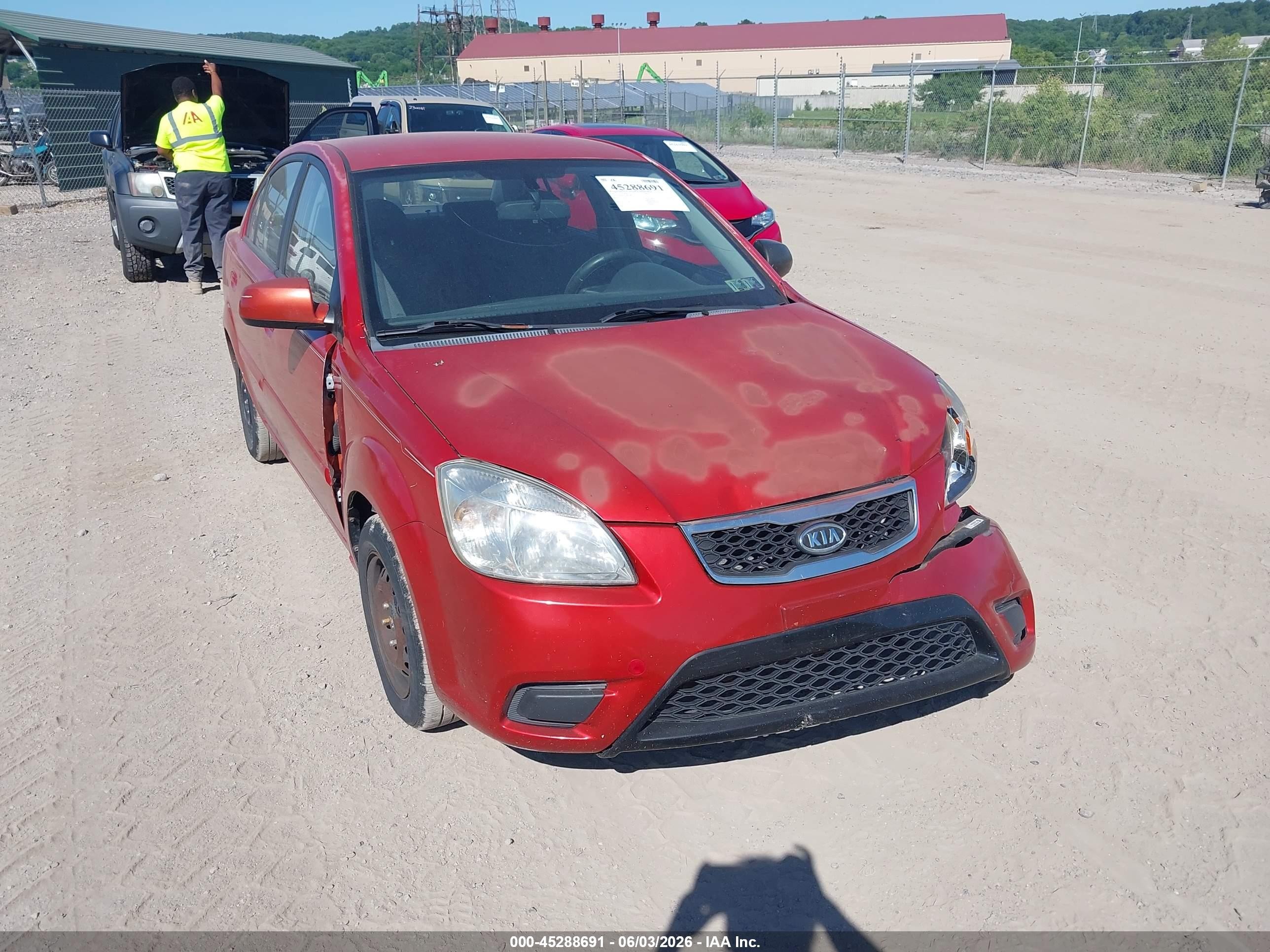 2011 Kia Rio LX, VIN KNADH4A31B6734881 — Перед