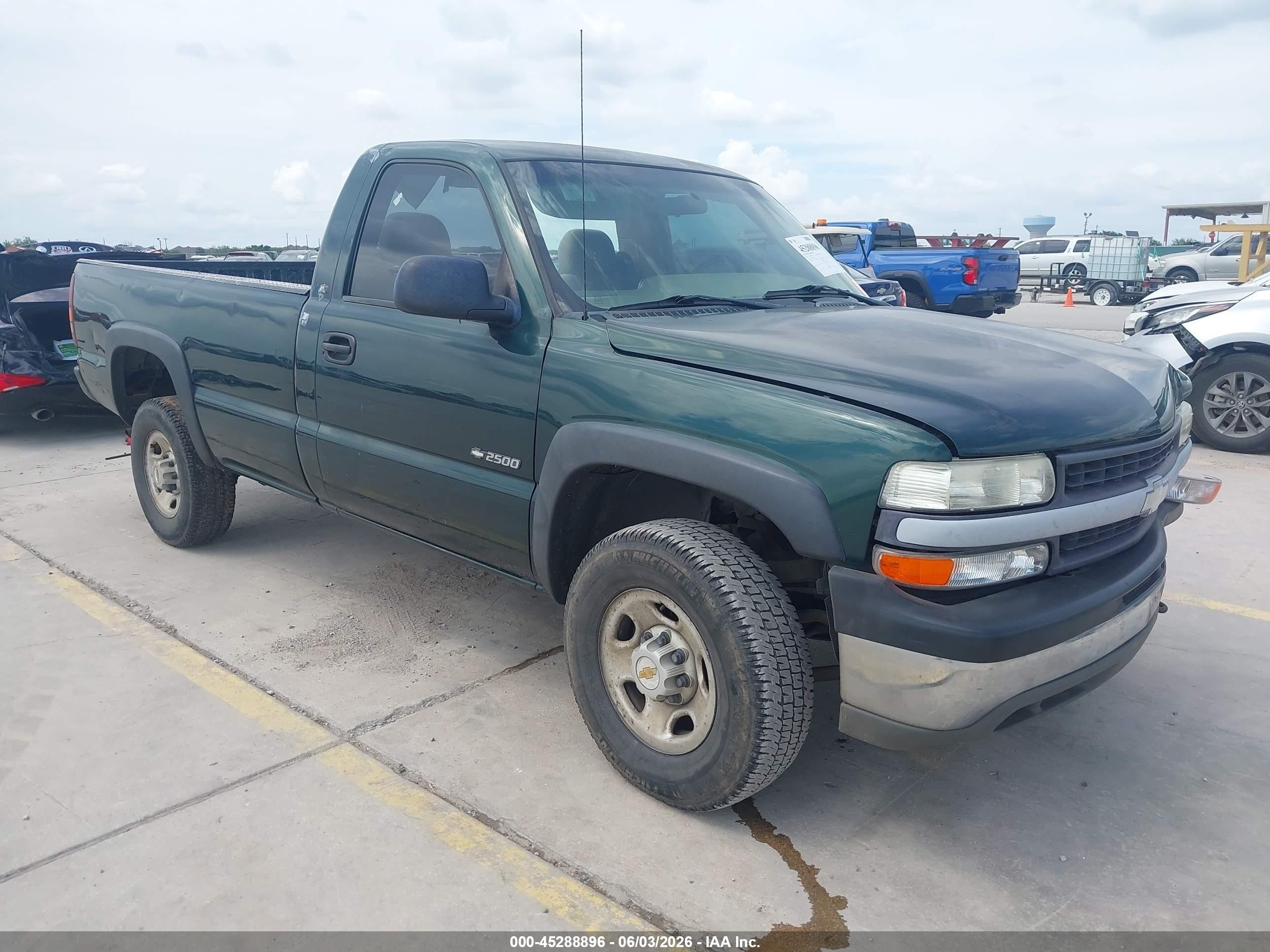 2001 Chevrolet Silverado 2500, VIN 1GCGC24U11Z289045 — Перед