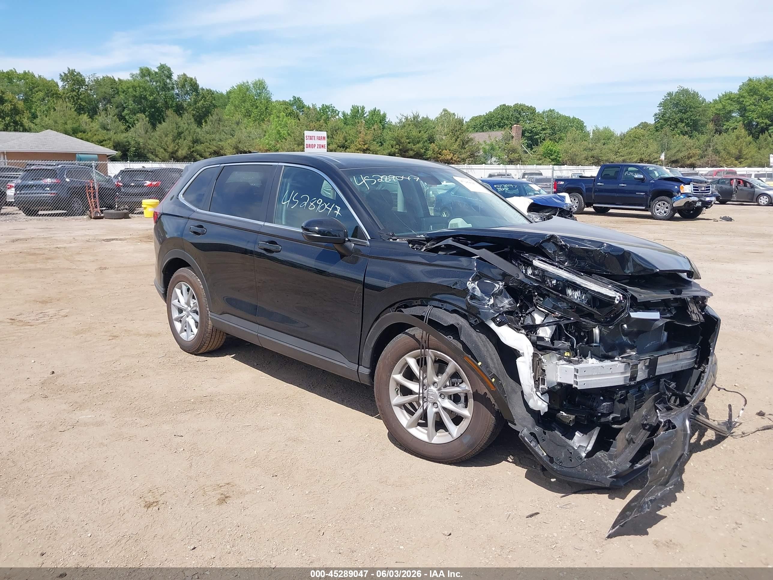 2026 Honda CR-V EX, VIN 2HKRS4H42TH472580 — Перед