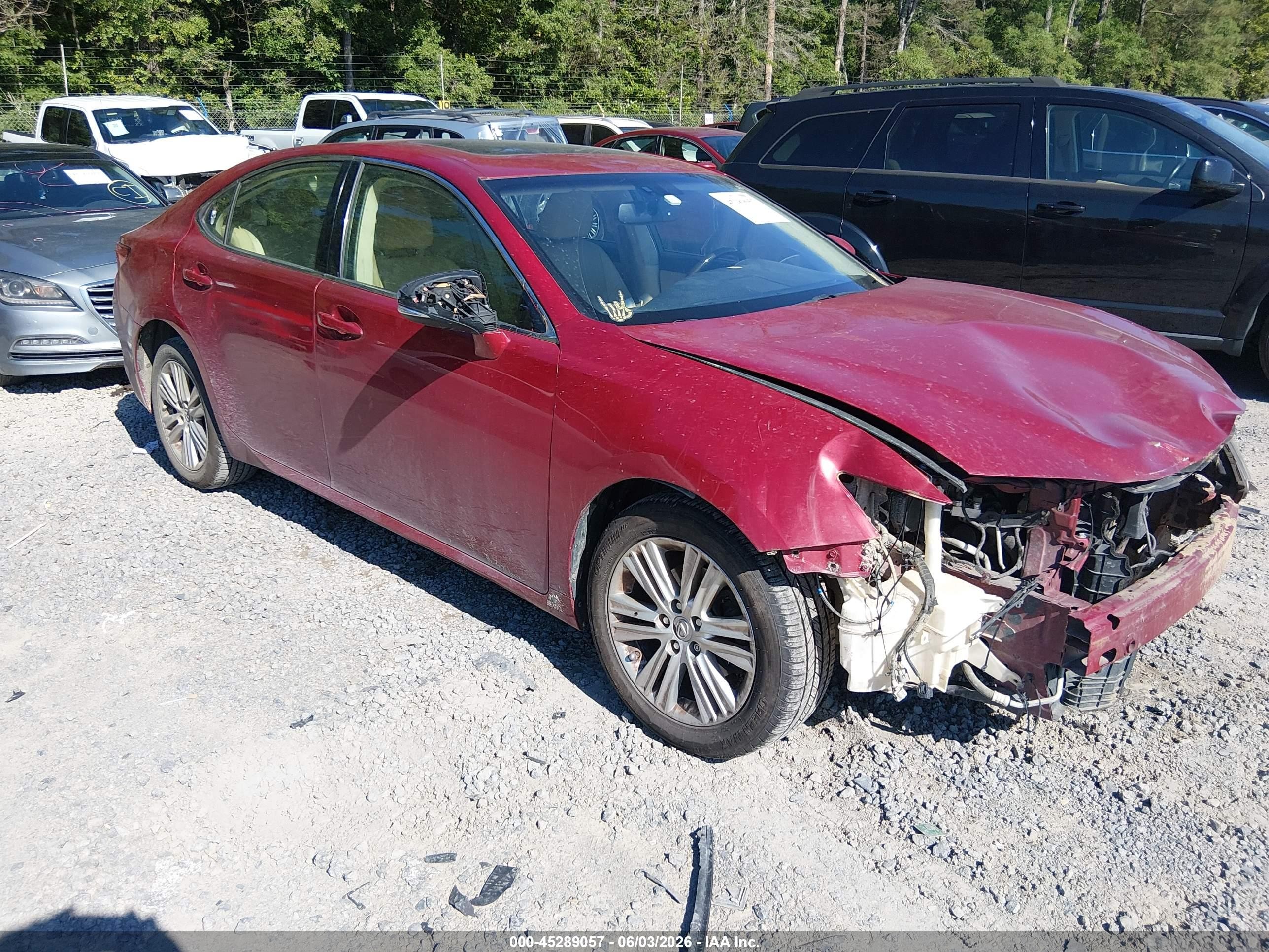 2015 Lexus ES 330, VIN JTHBK1GG2F2158265 — Перед