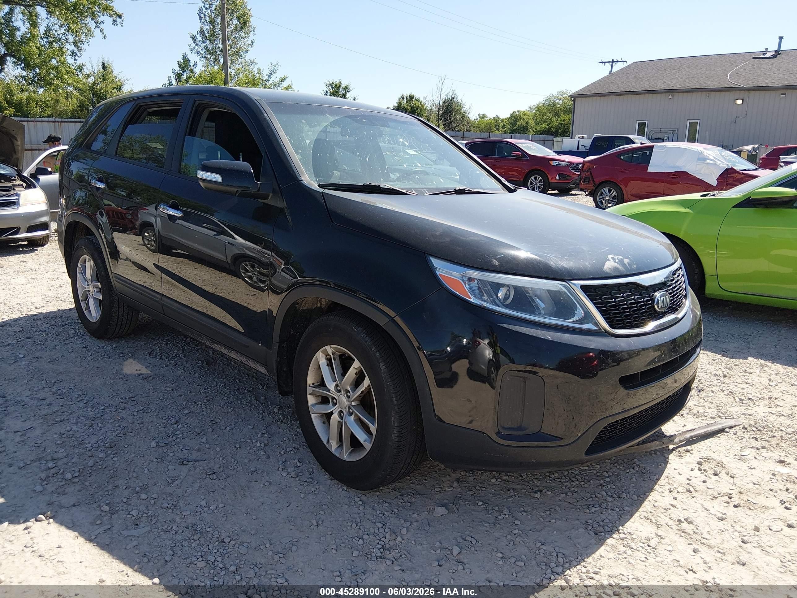 2014 Kia Sorento LX, VIN 5XYKT3A6XEG508367 — Бок