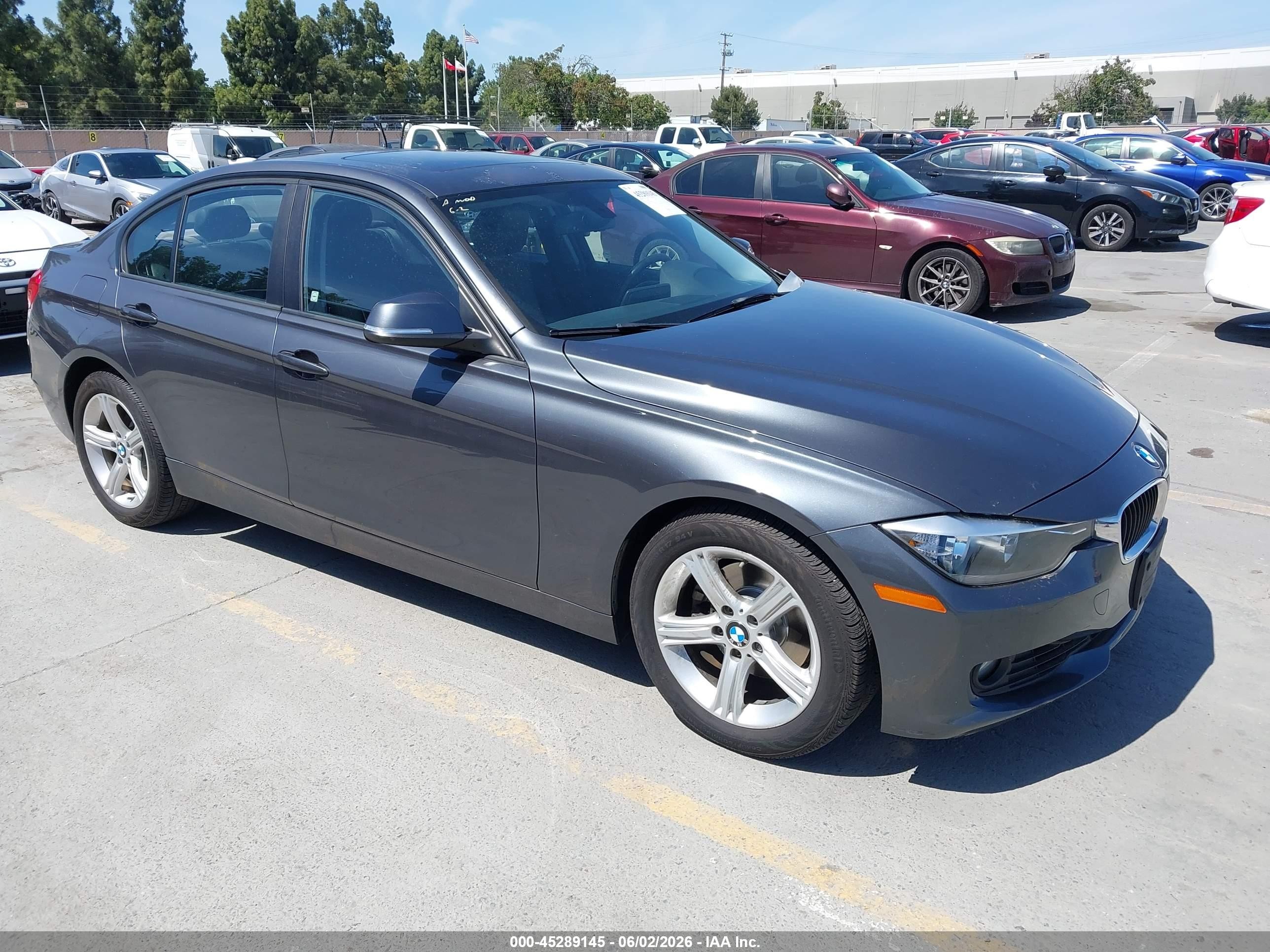 2013 BMW 3 Series 328i, VIN WBA3C1C53DF434883 — Normal wear