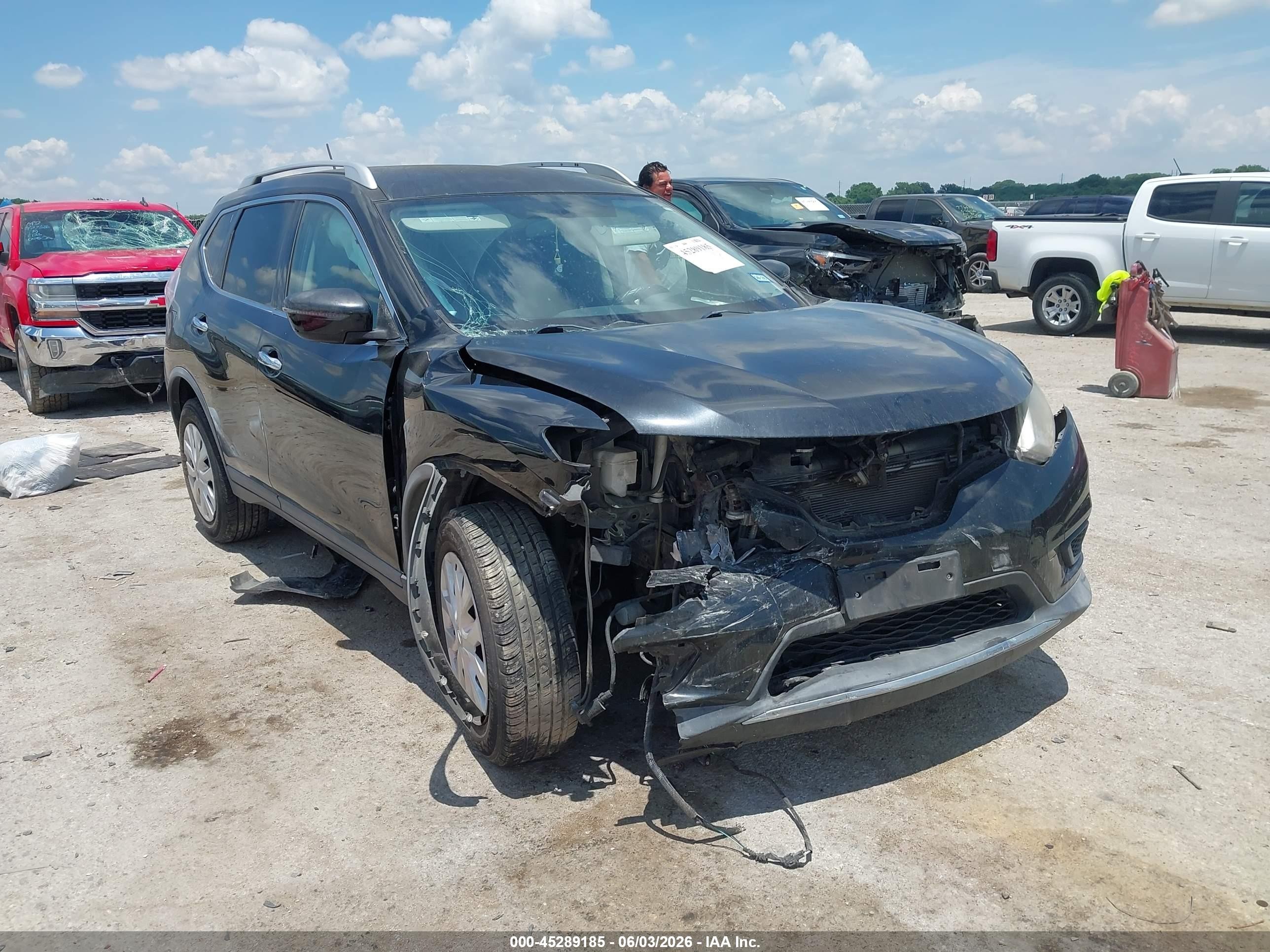 2016 Nissan Rogue SV, VIN KNMAT2MT4GP663519 — Front end