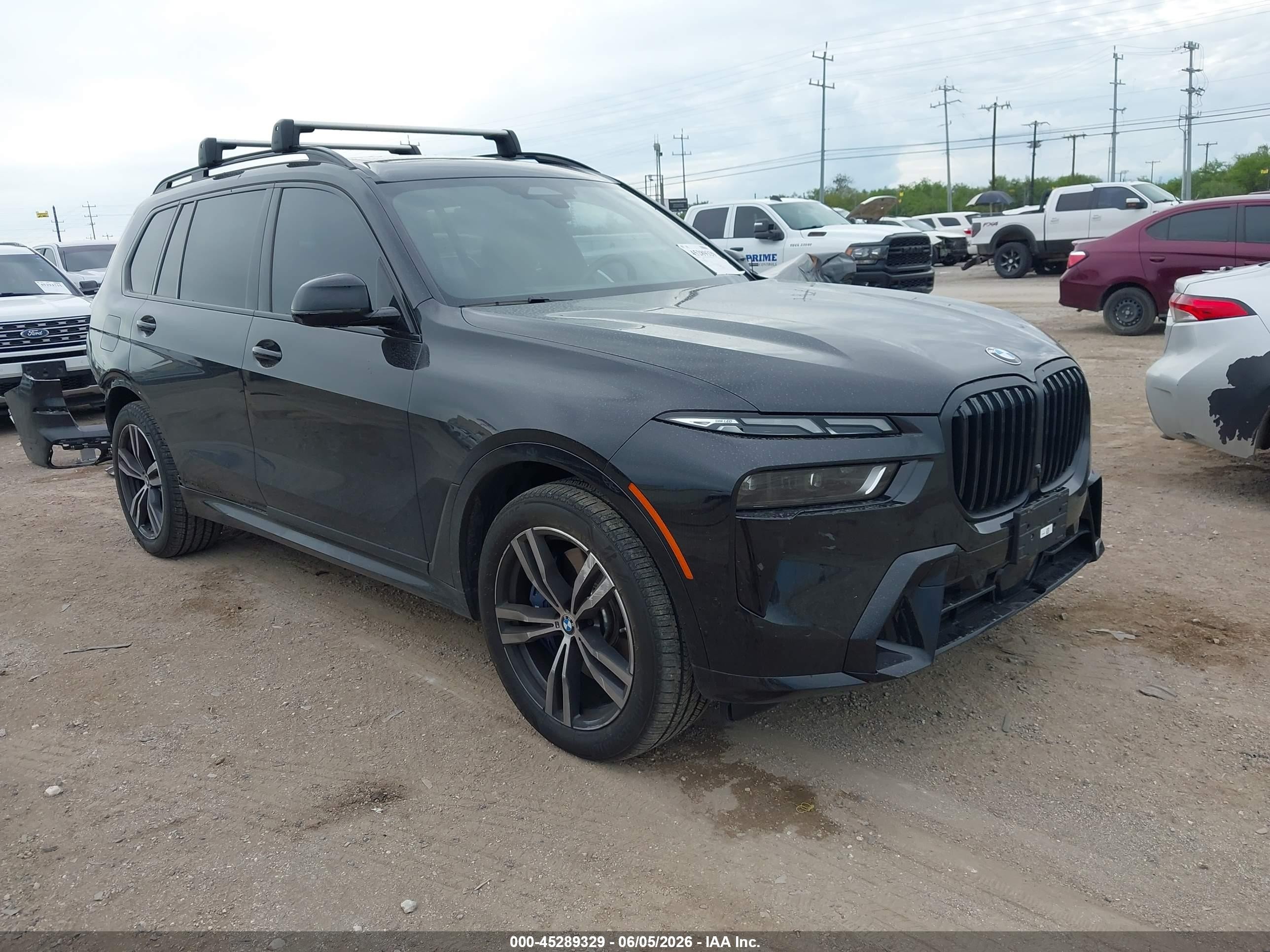 2025 BMW X7 xDrive40i, VIN 5UX23EM06S9X31262 — Rear end
