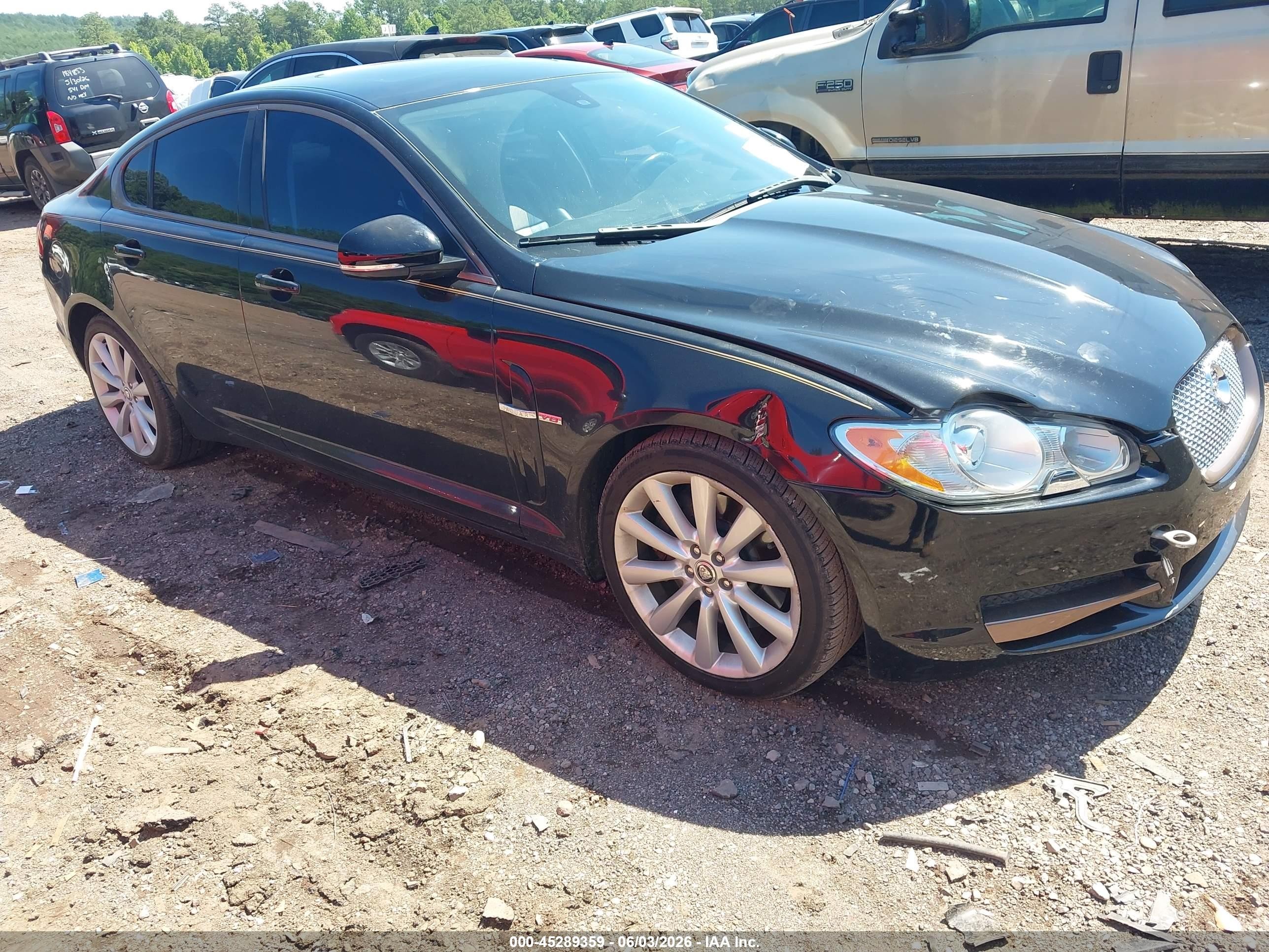 2010 Jaguar XF Premium Luxury, VIN SAJWA0GB9ALR75273 — Front end