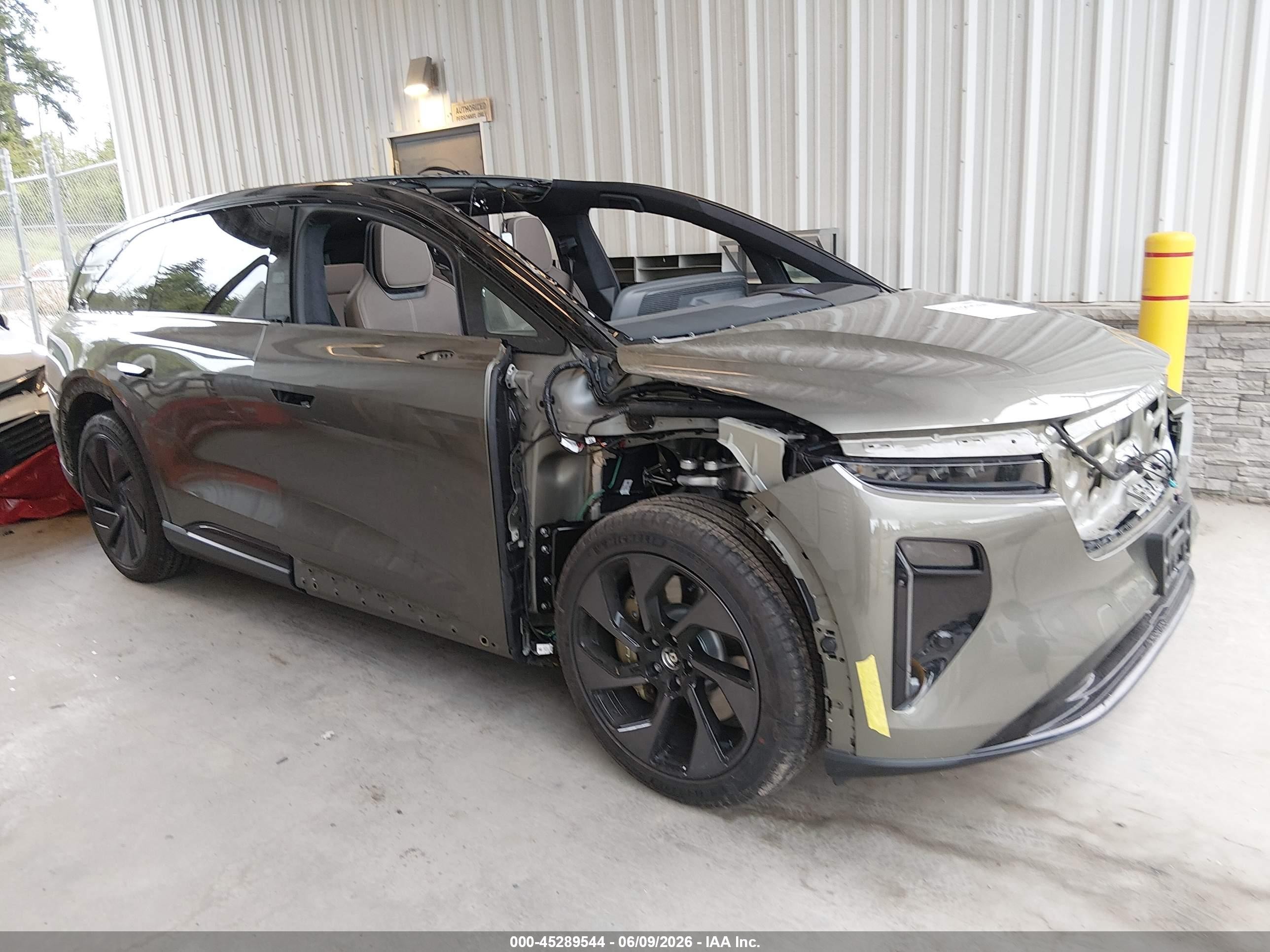 2026 Lucid Gravity, VIN 7UUG1GHJ5TA022446 — Front end
