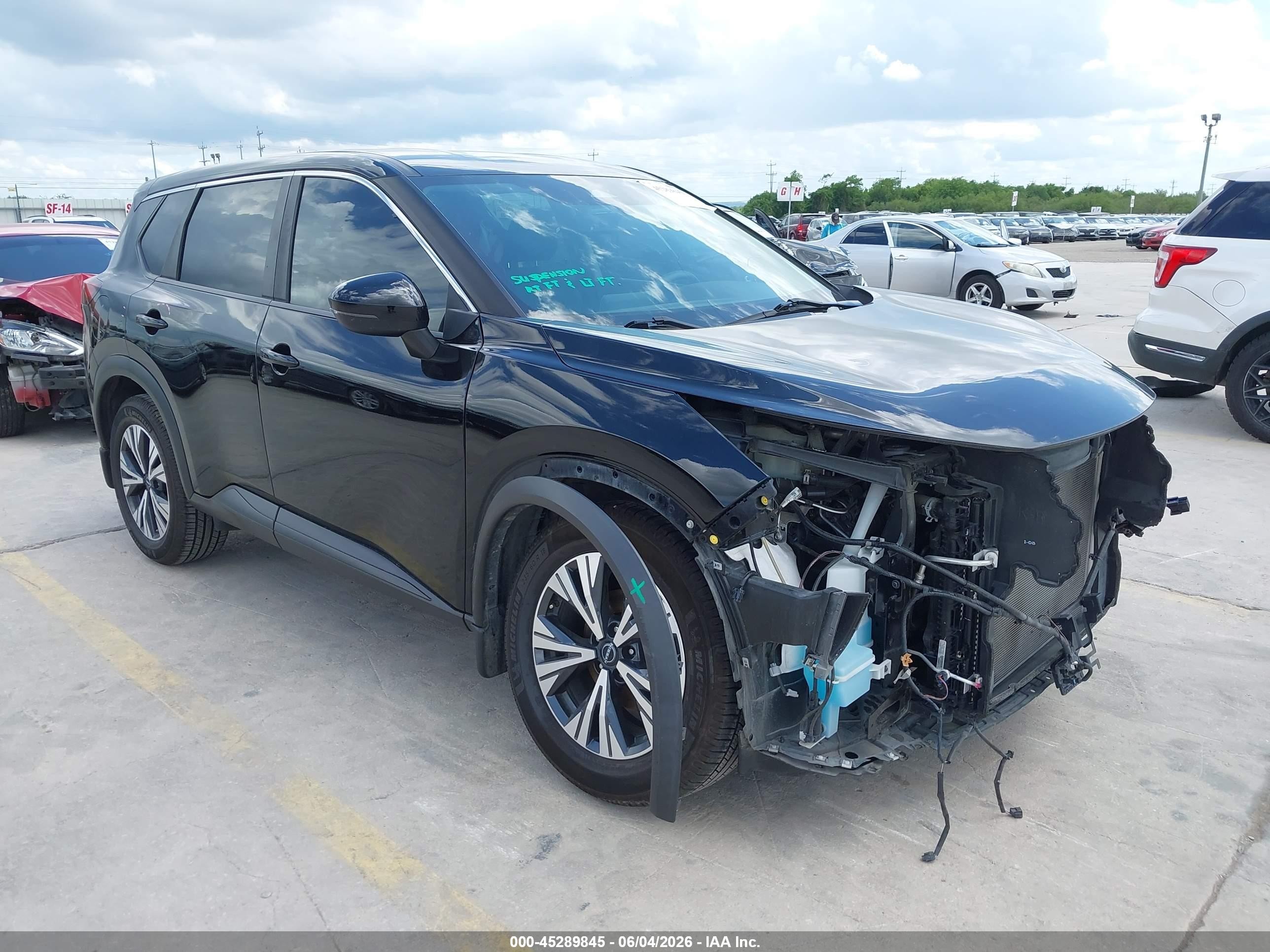 2022 Nissan Rogue SV, VIN 5N1BT3BA3NC727299 — Front end