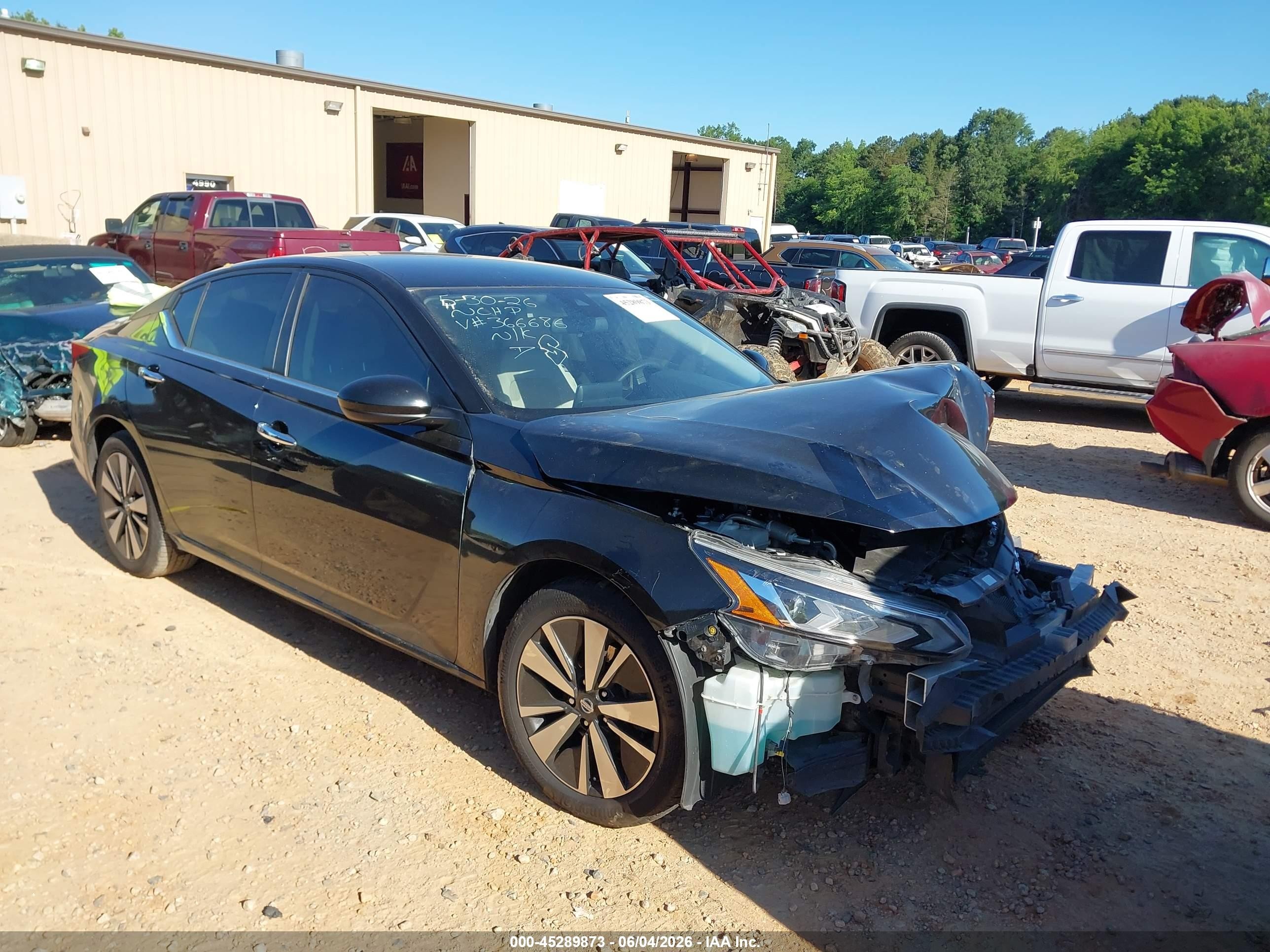 2021 Nissan Altima SV, VIN 1N4BL4DV8MN366686 — Front end