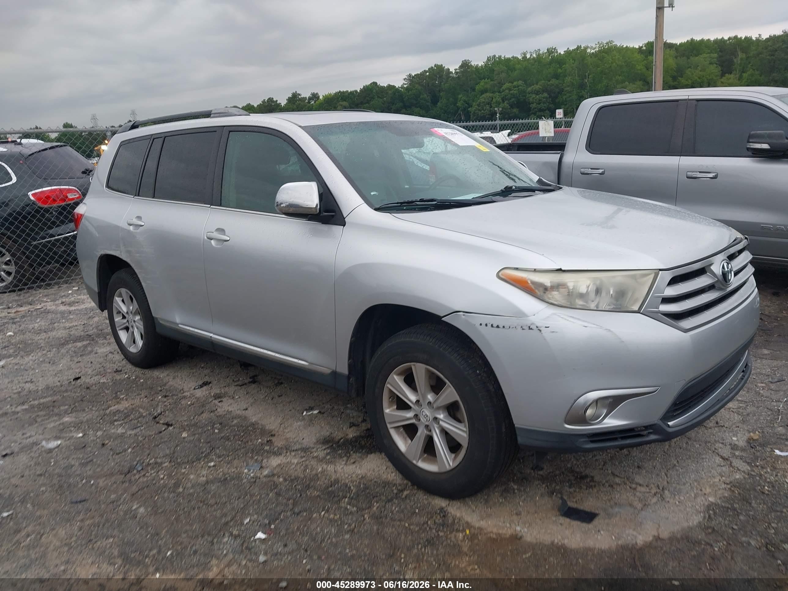 2011 Toyota Highlander, VIN 5TDBK3EH4BS056851 — Side