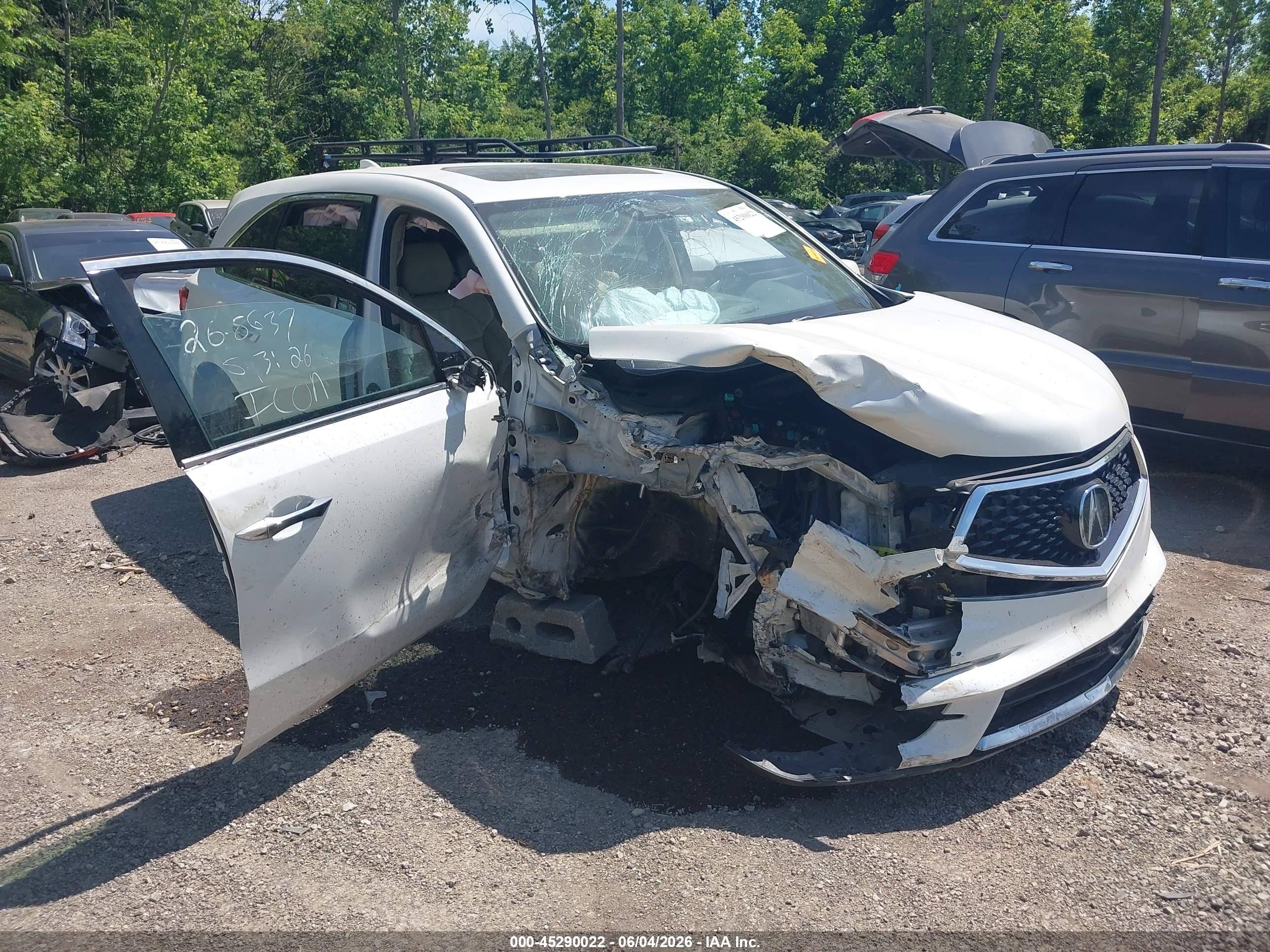 2018 Acura MDX Technology, VIN 5J8YD4H57JL024716 — Front end