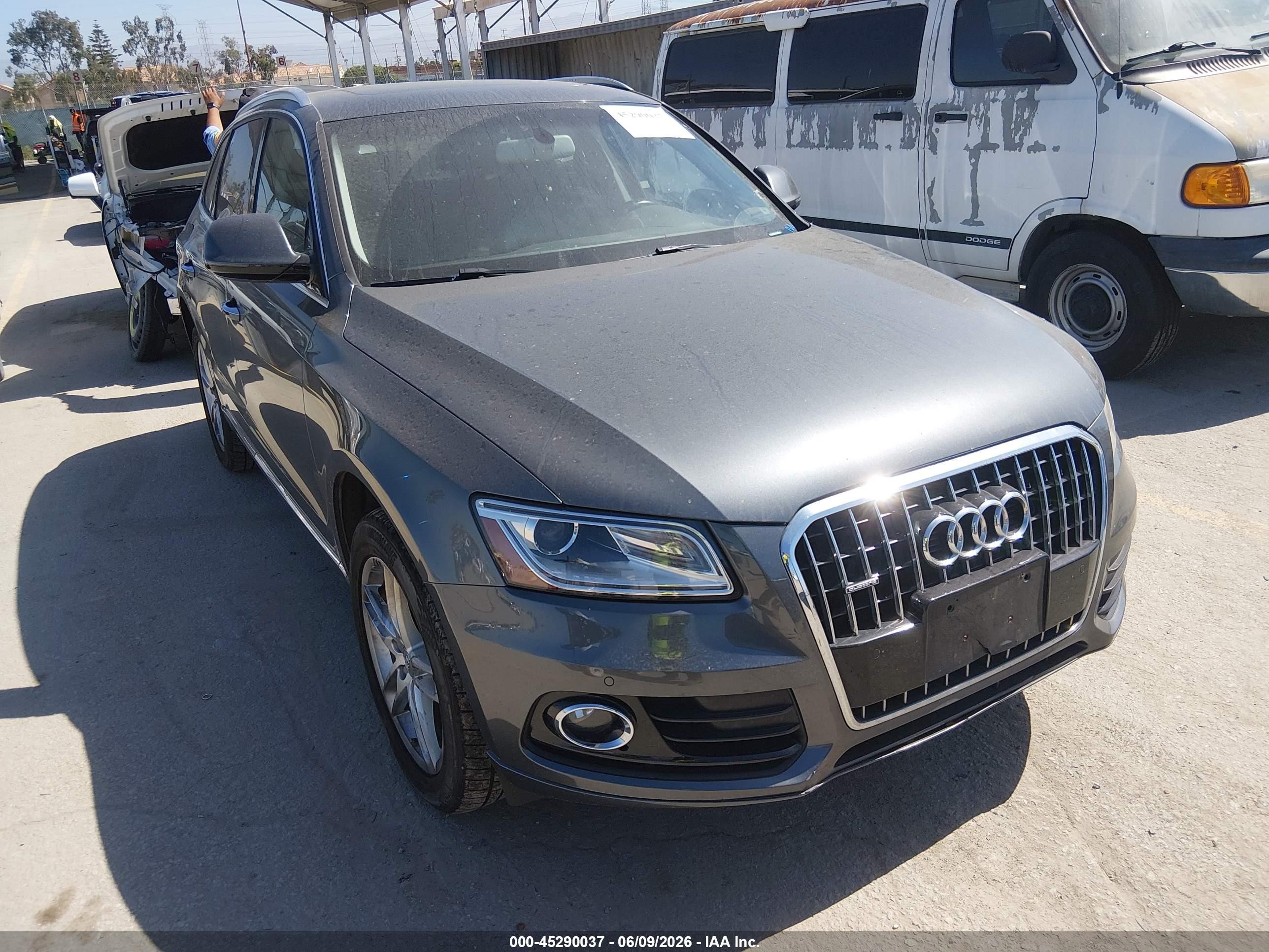 2017 Audi Q5 Premium, VIN WA1C2AFP6HA065629 — Side