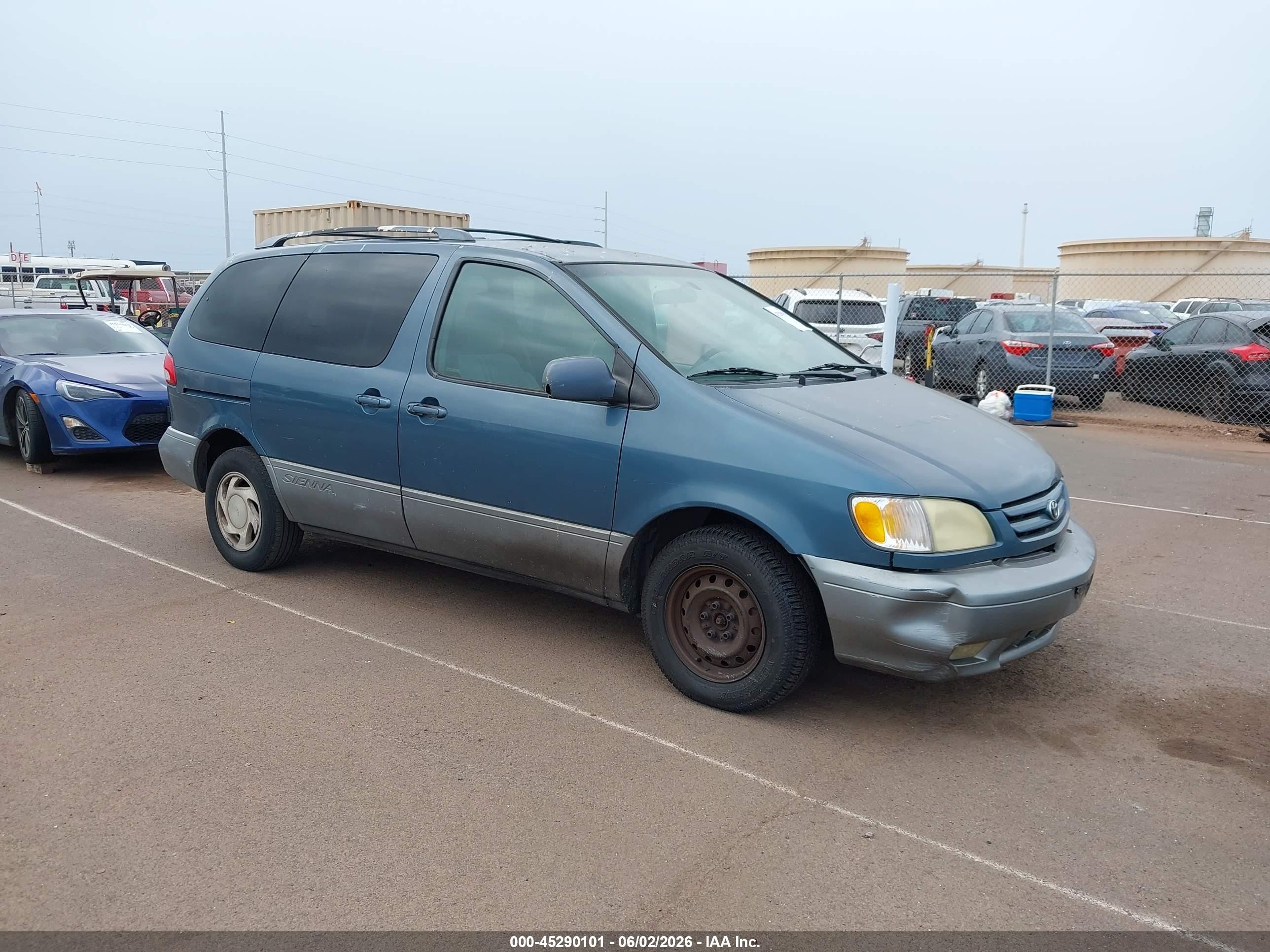 2001 Toyota Sienna XLE, VIN 4T3ZF13C61U369279 — Normal wear