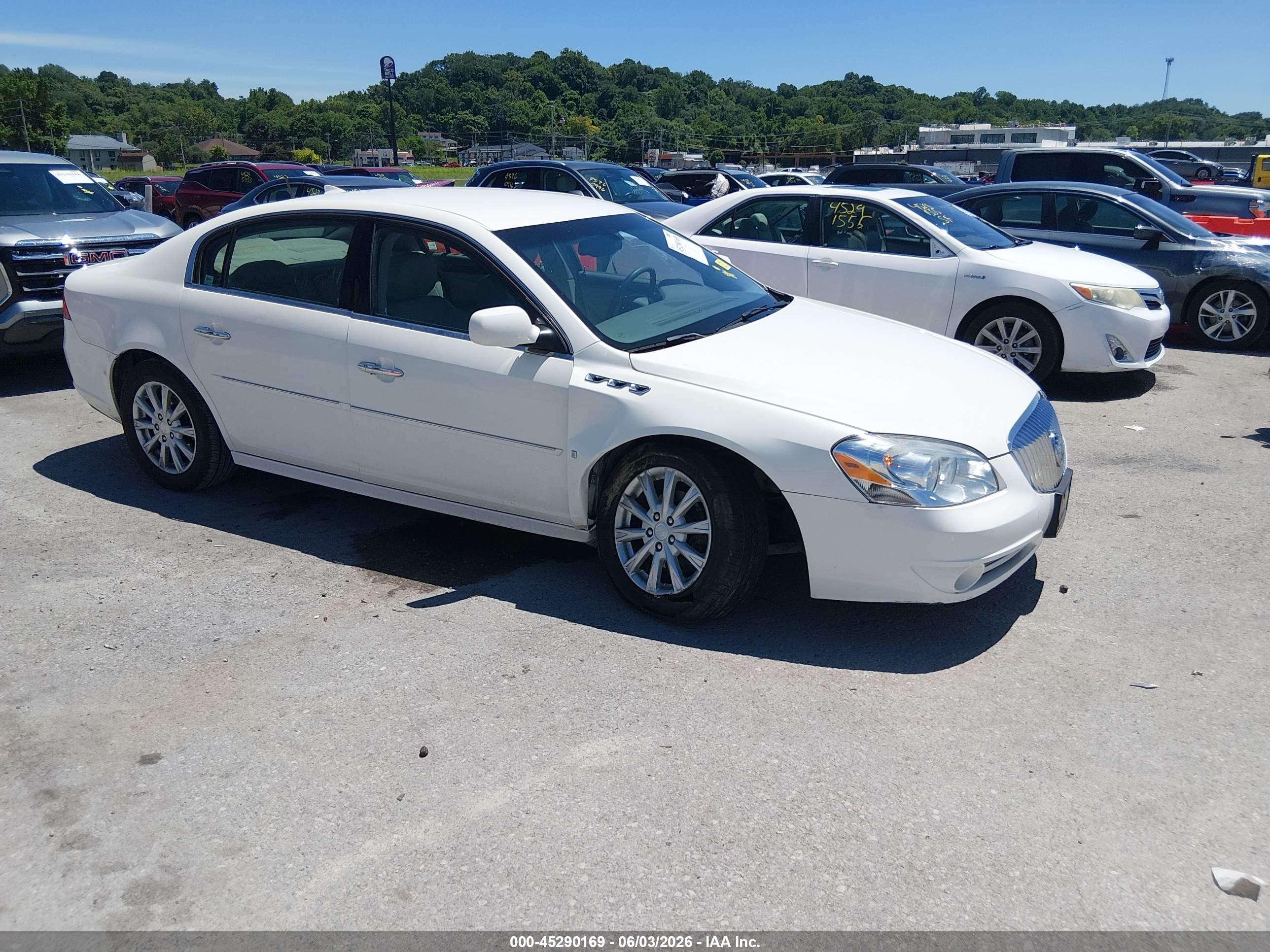 2010 Buick Lucerne CXL, VIN 1G4HC5E17AU102846 — Front end