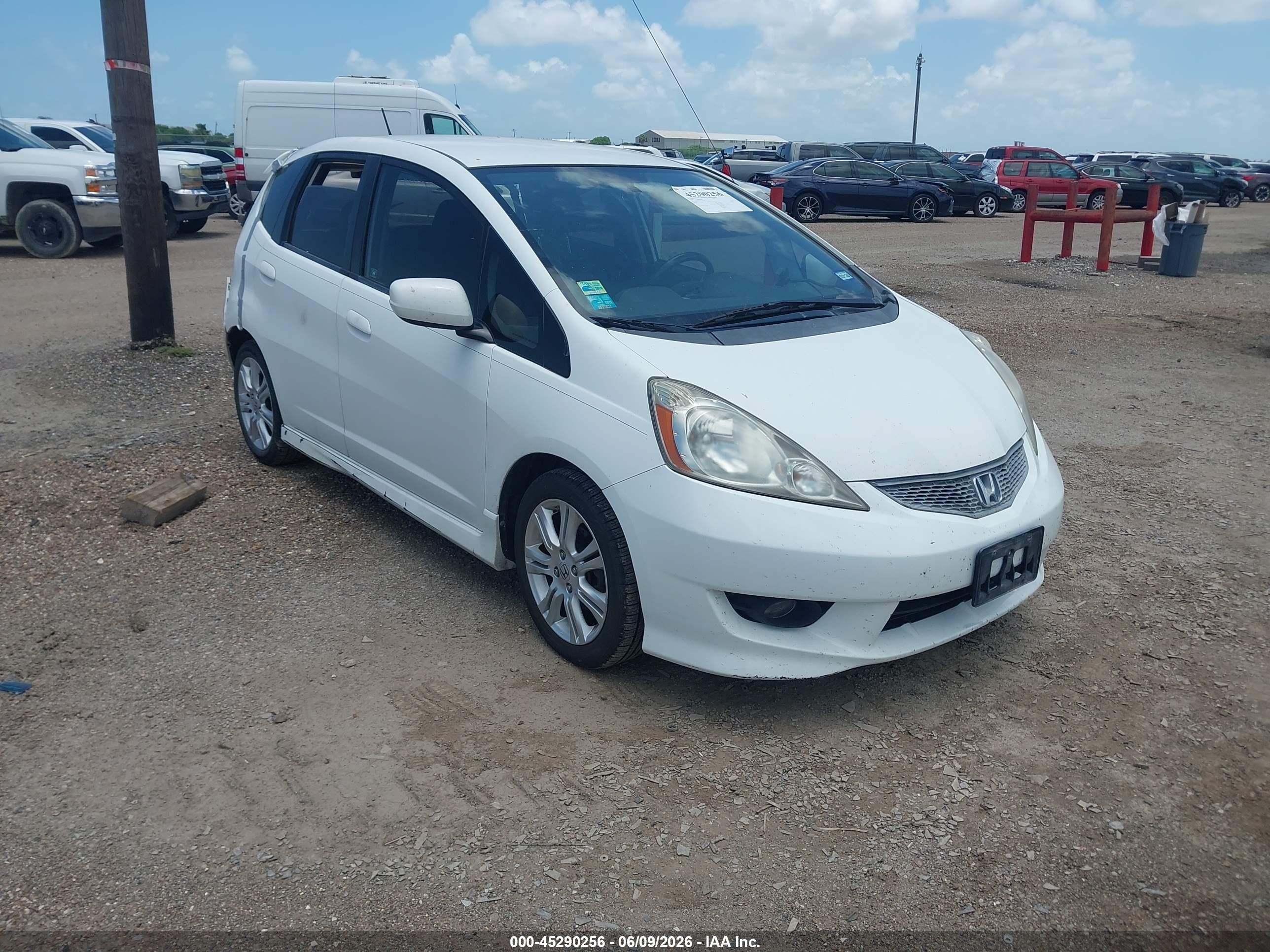 2010 Honda Fit Sport, VIN JHMGE8H40AC030202 — Зад