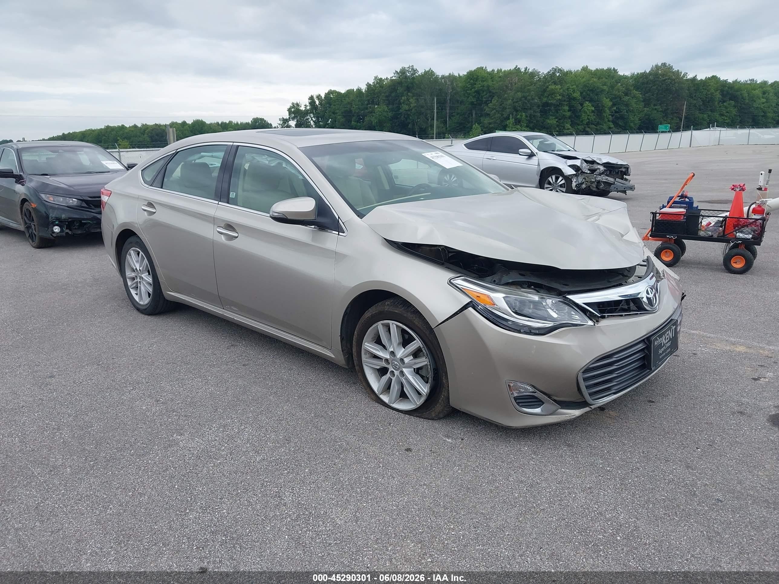 2015 Toyota Avalon XLE, VIN 4T1BK1EB7FU187253 — Front end
