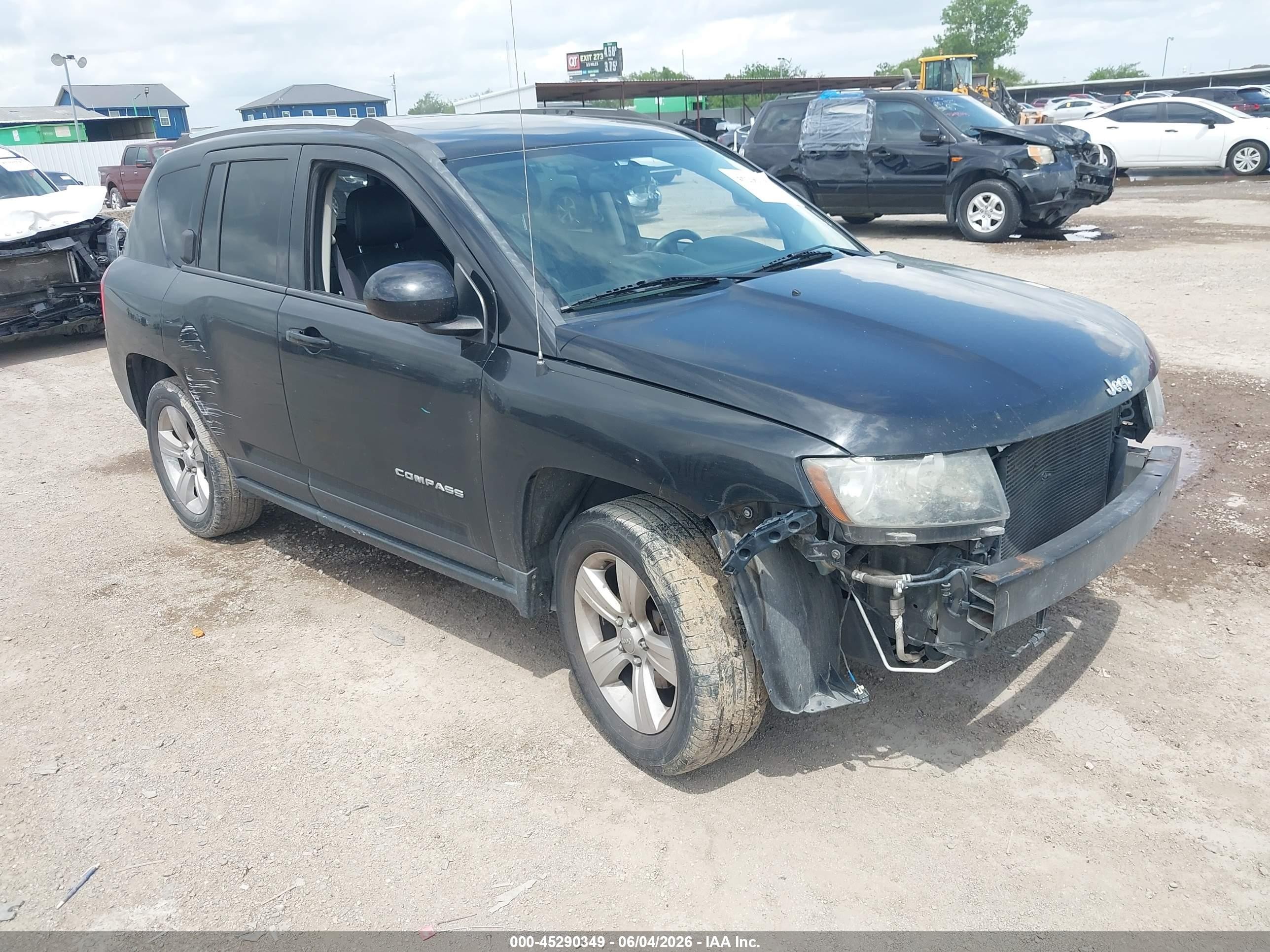 2015 Jeep Compass North, VIN 1C4NJDAB6FD331659 — Перед