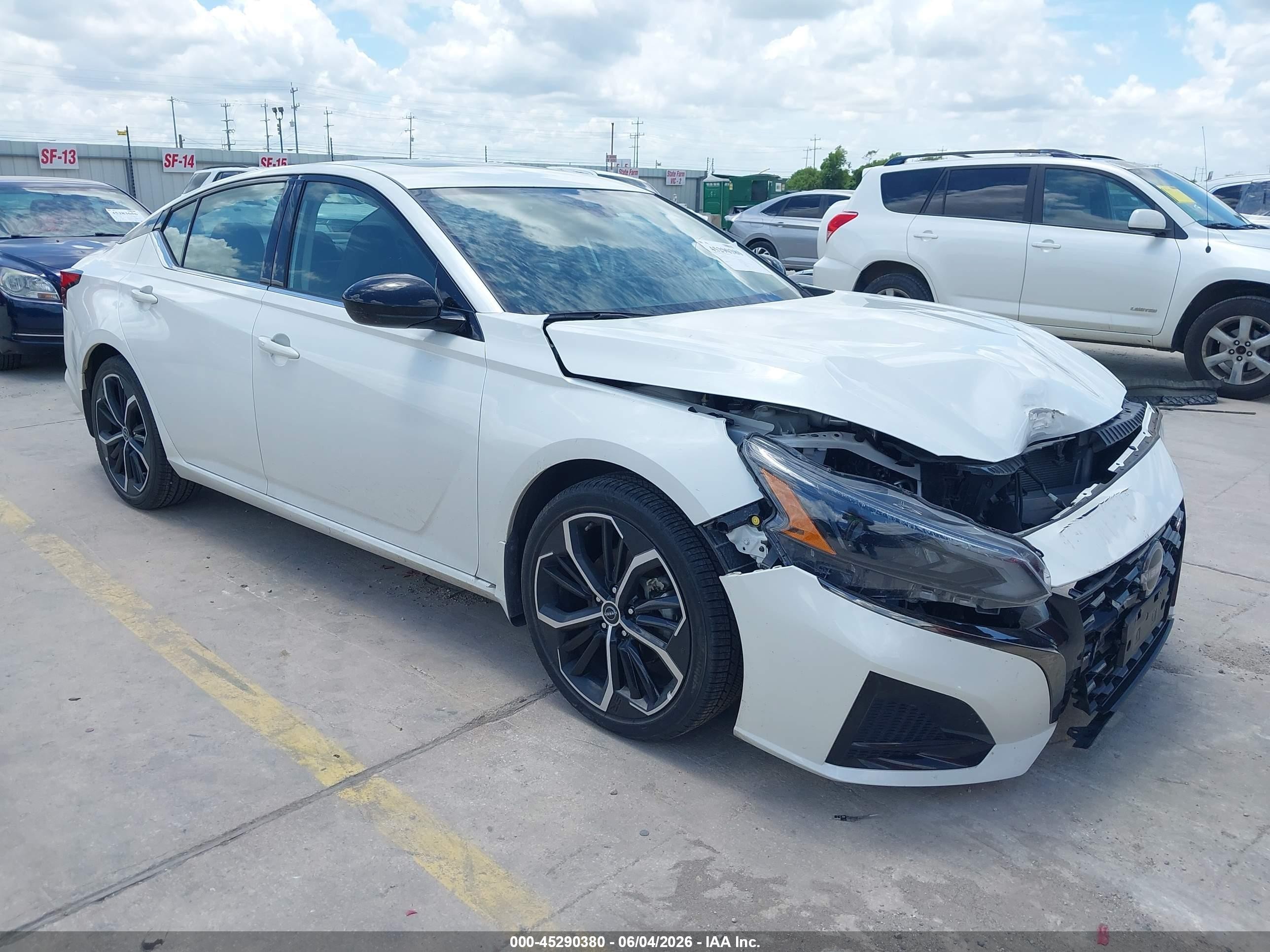 2024 Nissan Altima SR, VIN 1N4BL4CV9RN410364 — Front end
