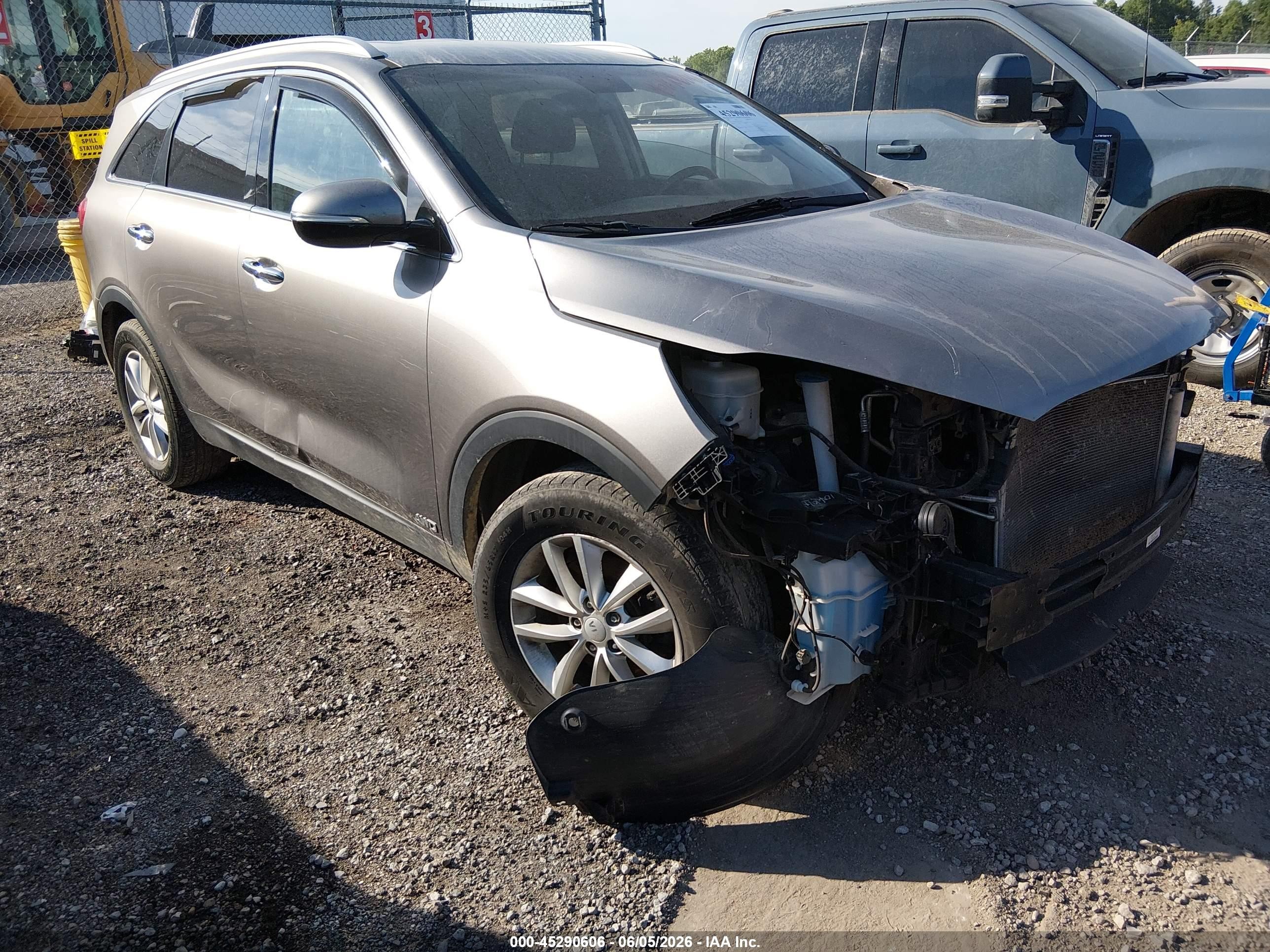 2018 Kia Sorento LX, VIN 5XYPGDA3XJG373388 — Front end