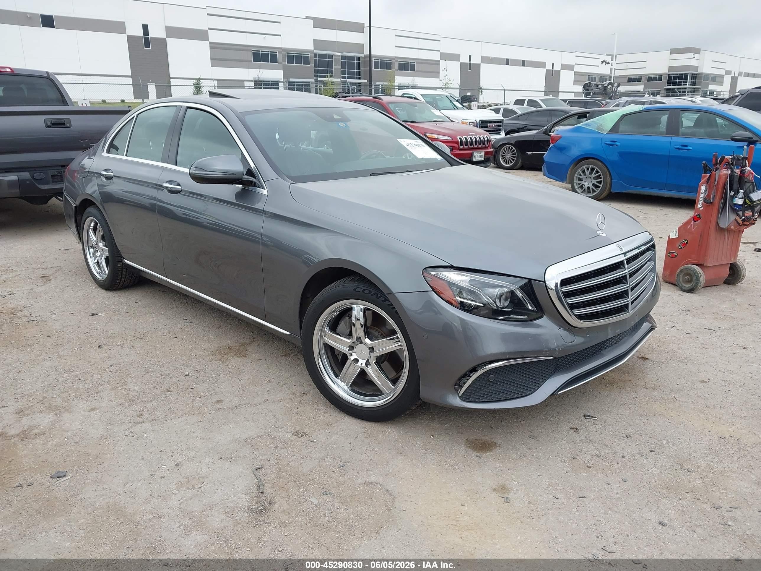 2017 Mercedes-Benz E 300 Luxury, VIN WDDZF4JB2HA072309 — Rear end