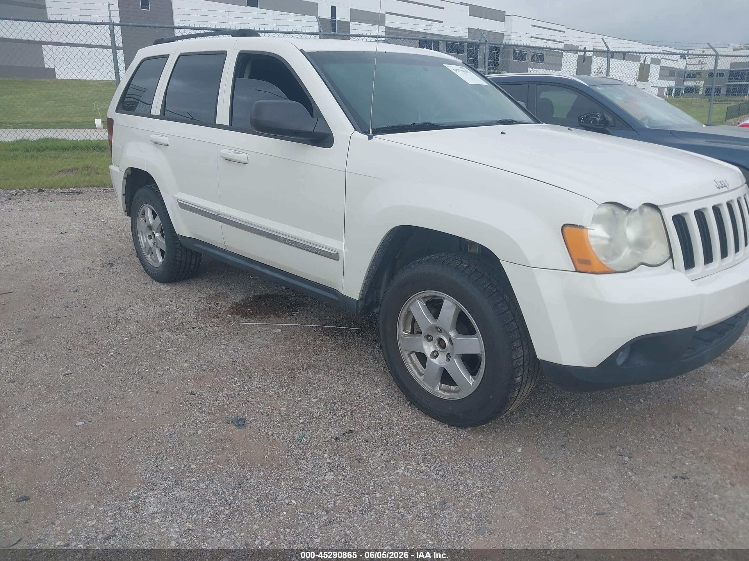 2010 Jeep Grand Cherokee Laredo, VIN 1J4PR4GK3AC162962 — Normal wear