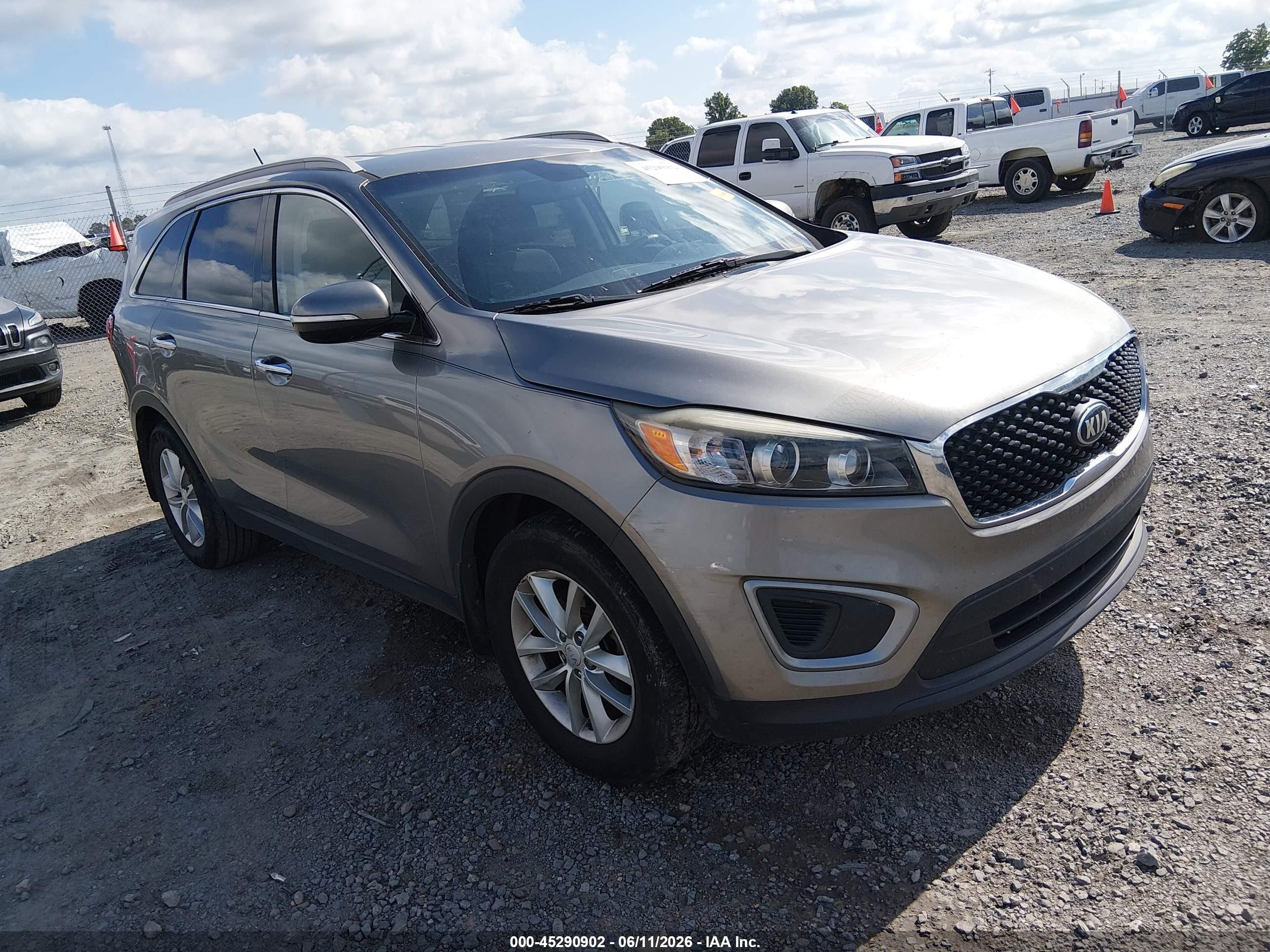 2017 Kia Sorento L, VIN 5XYPG4A35HG321273 — Side