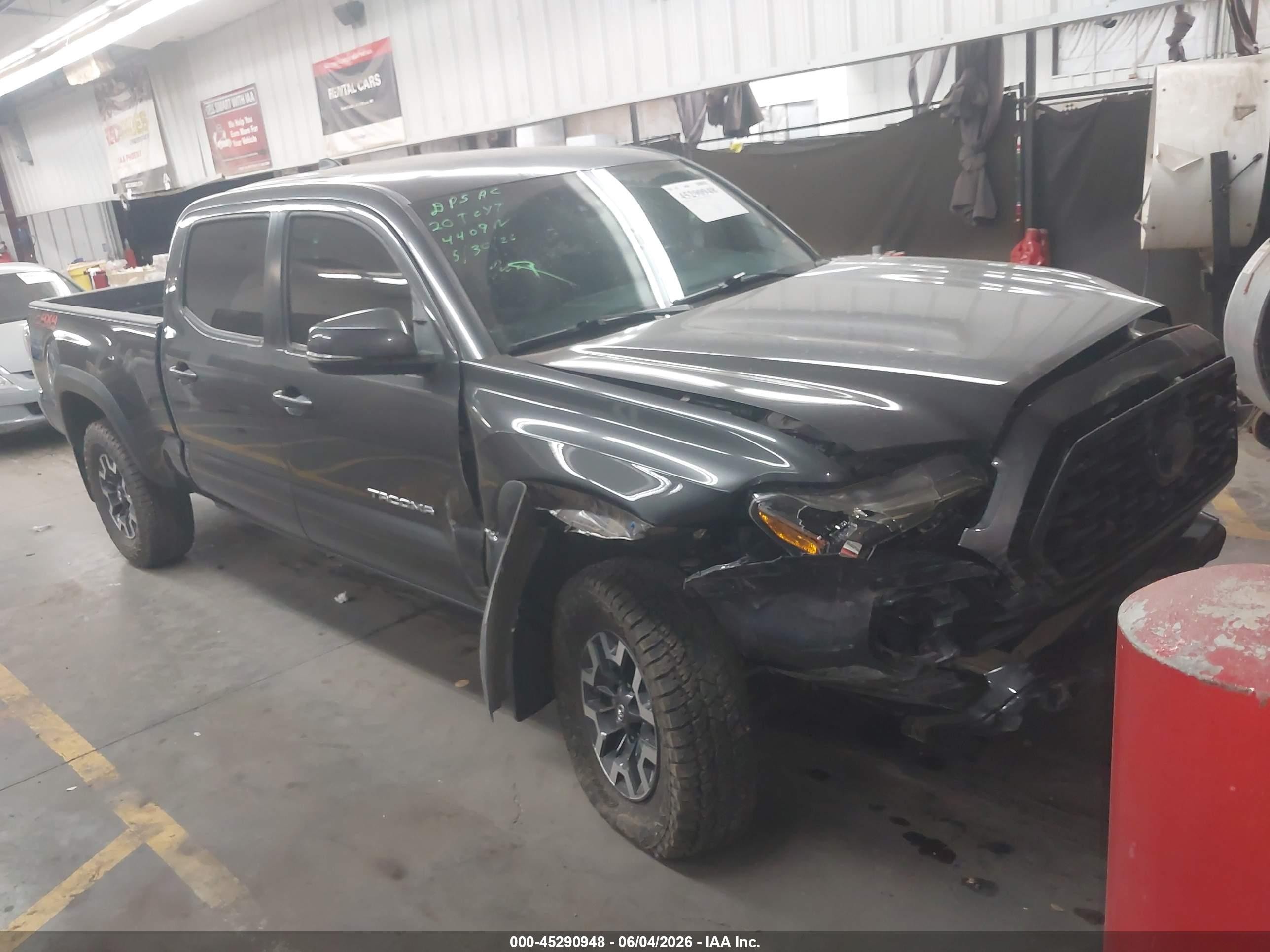 2020 Toyota Tacoma TRD Sport, VIN 3TMDZ5BN9LM094409 — Перед