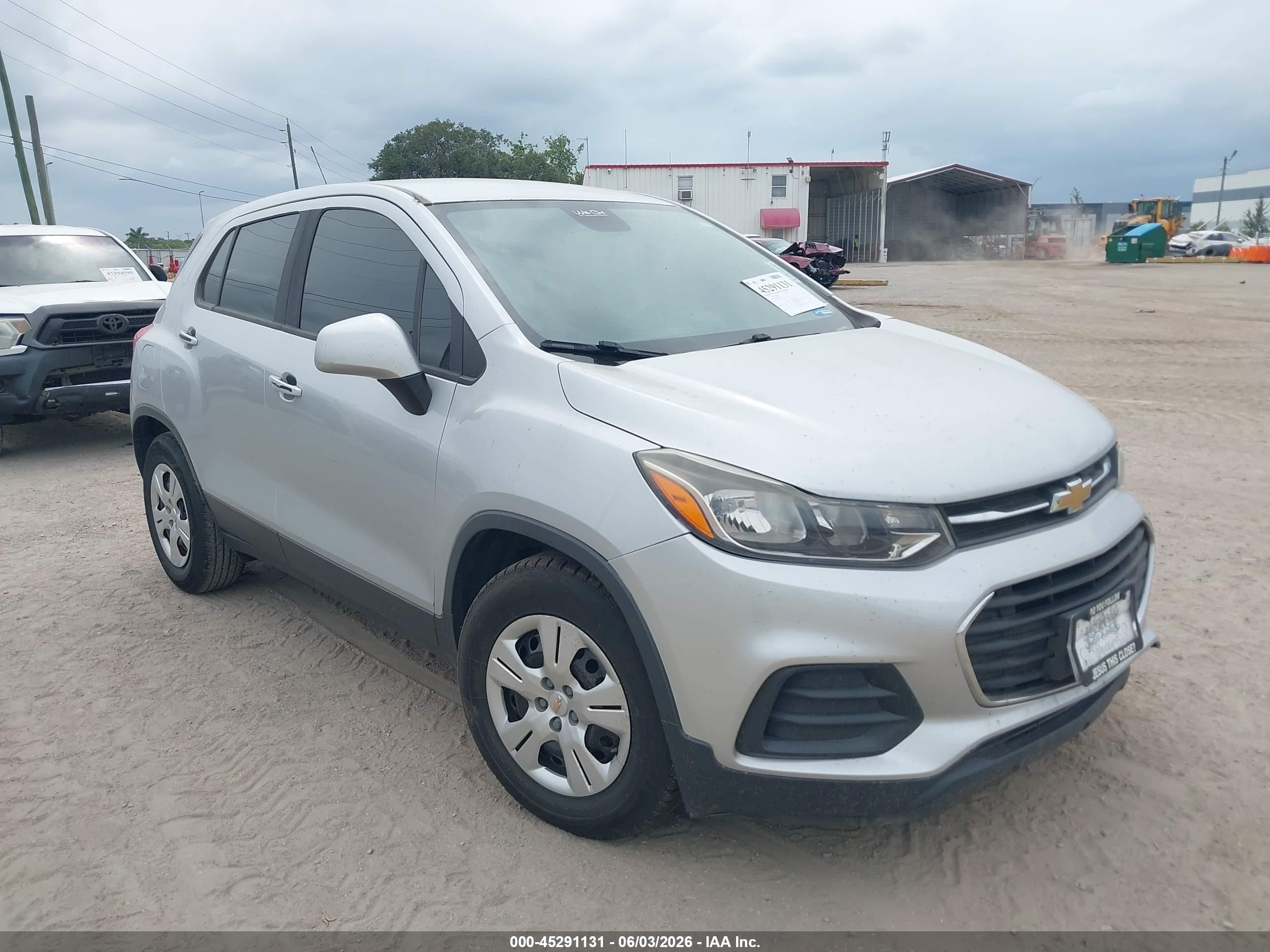 2017 Chevrolet Trax LS, VIN 3GNCJKSB6HL252667 — Front end