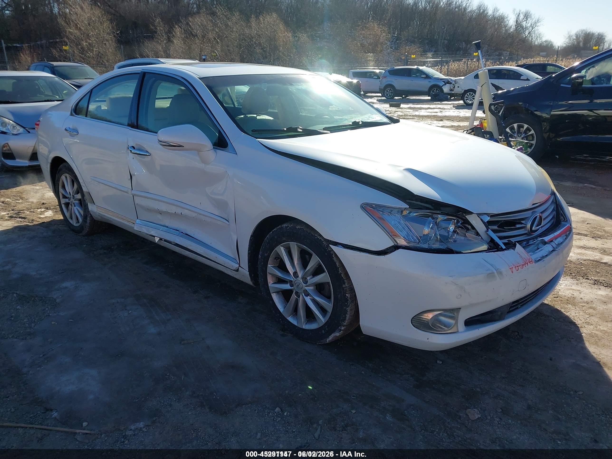 2011 Lexus ES 330, VIN JTHBK1EG7B2430354 — Side