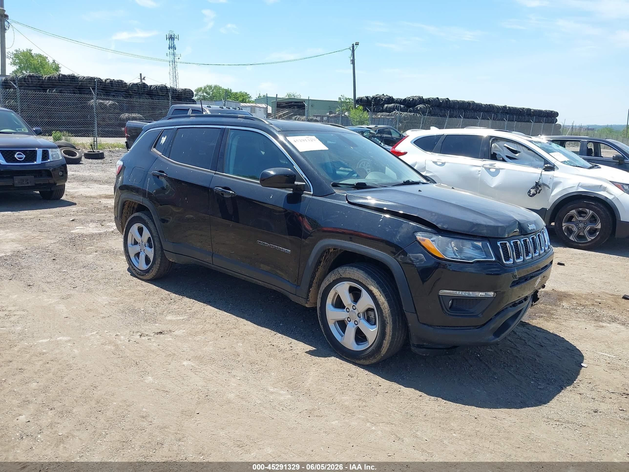 2019 Jeep Compass Latitude, VIN 3C4NJDBB4KT840426 — Перед