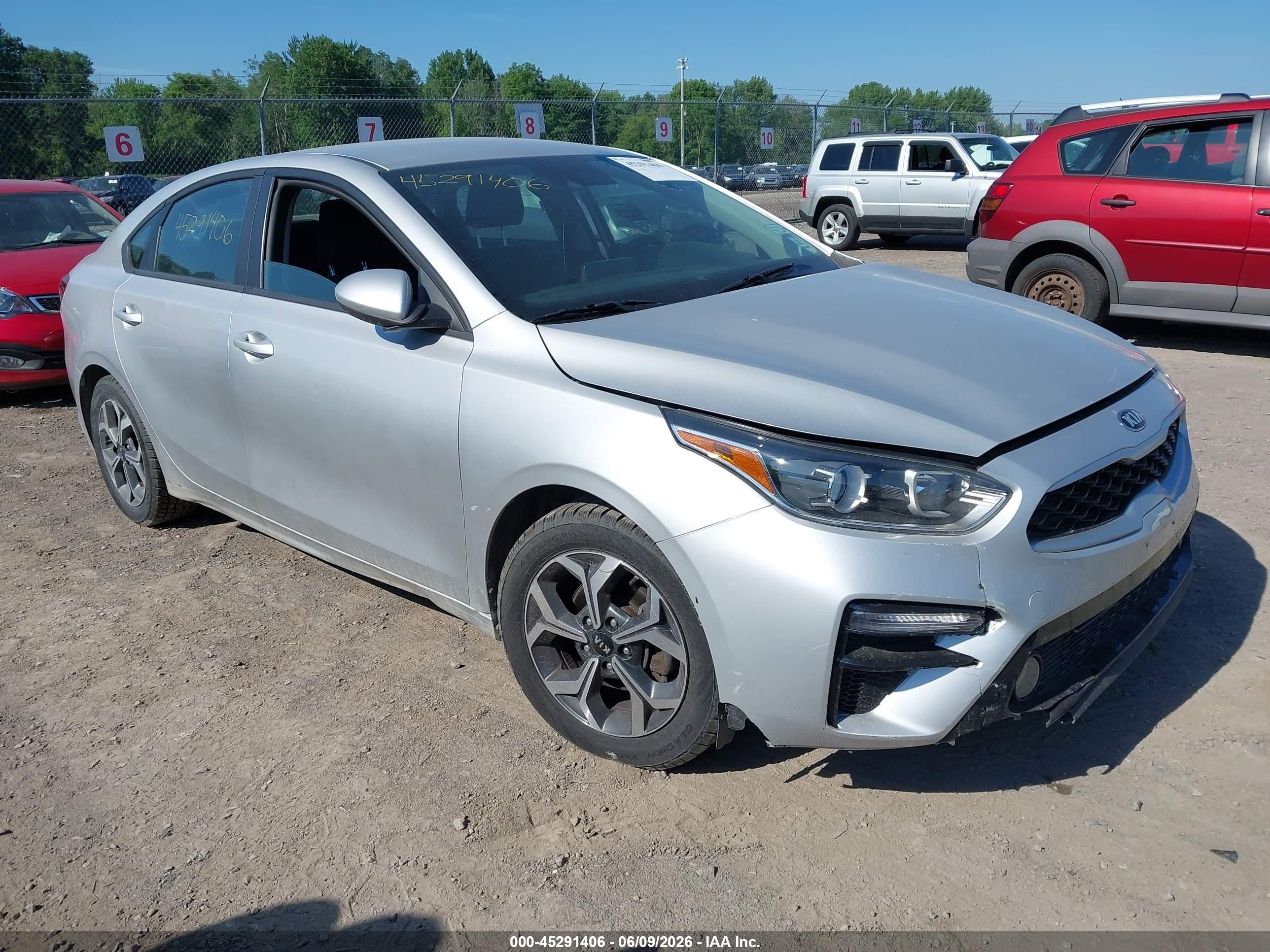 2021 Kia Forte LXS, VIN 3KPF24ADXME341464 — Side