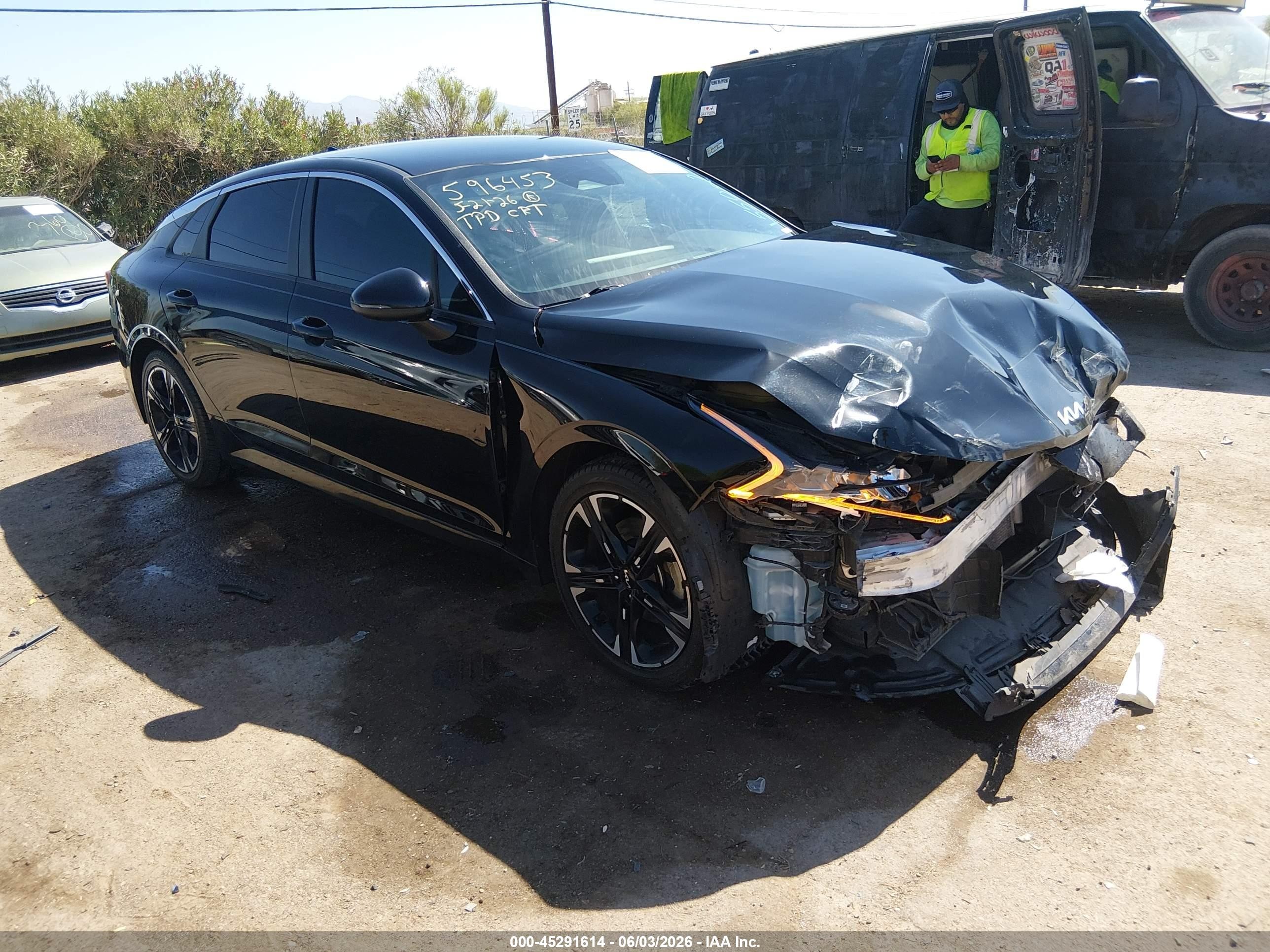 2022 Kia K5 GT-Line, VIN 5XXG64J27NG155025 — Front end