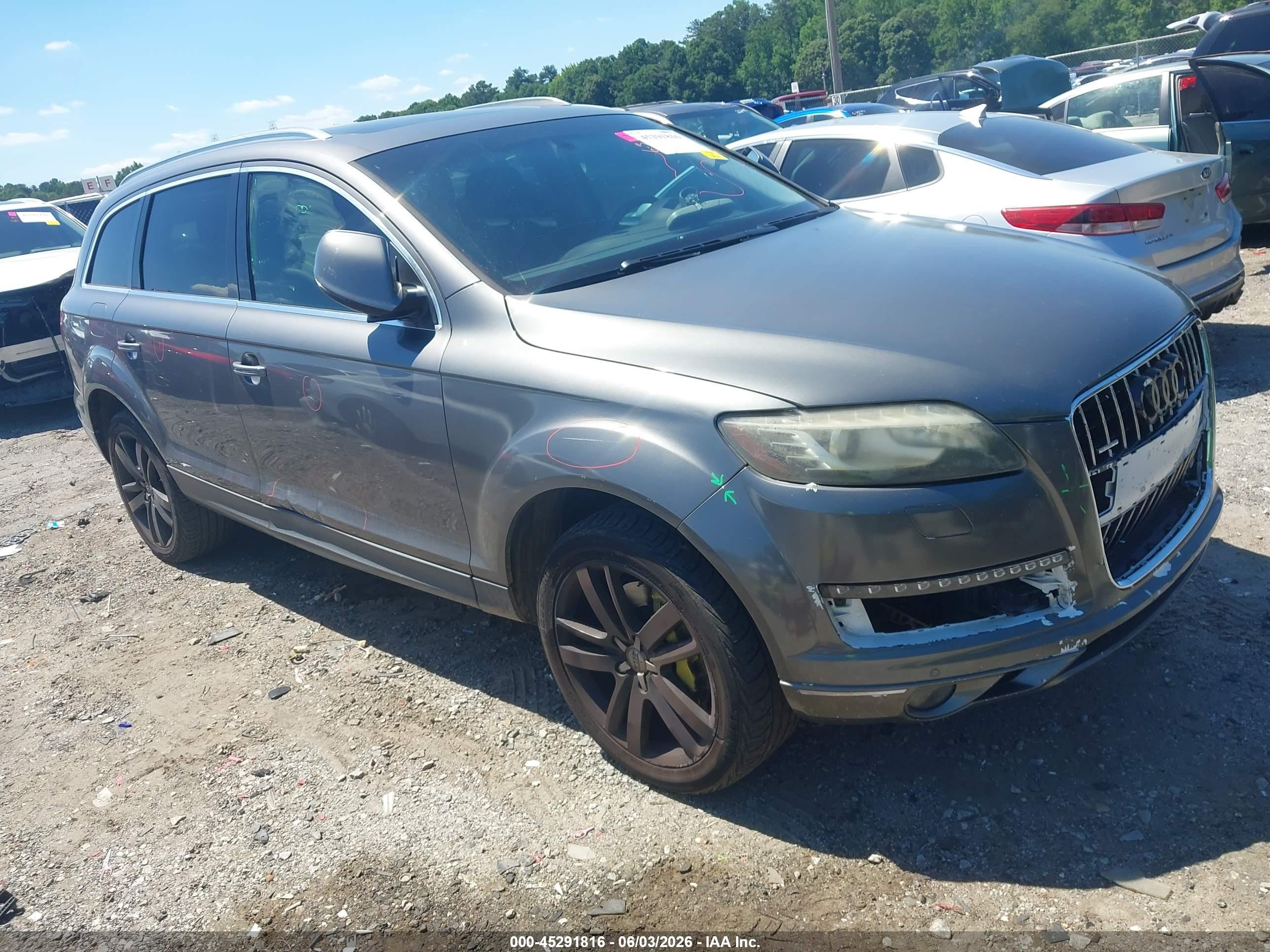 2010 Audi Q7 Premium Plus, VIN WA1LYAFE3AD006488 — Перед