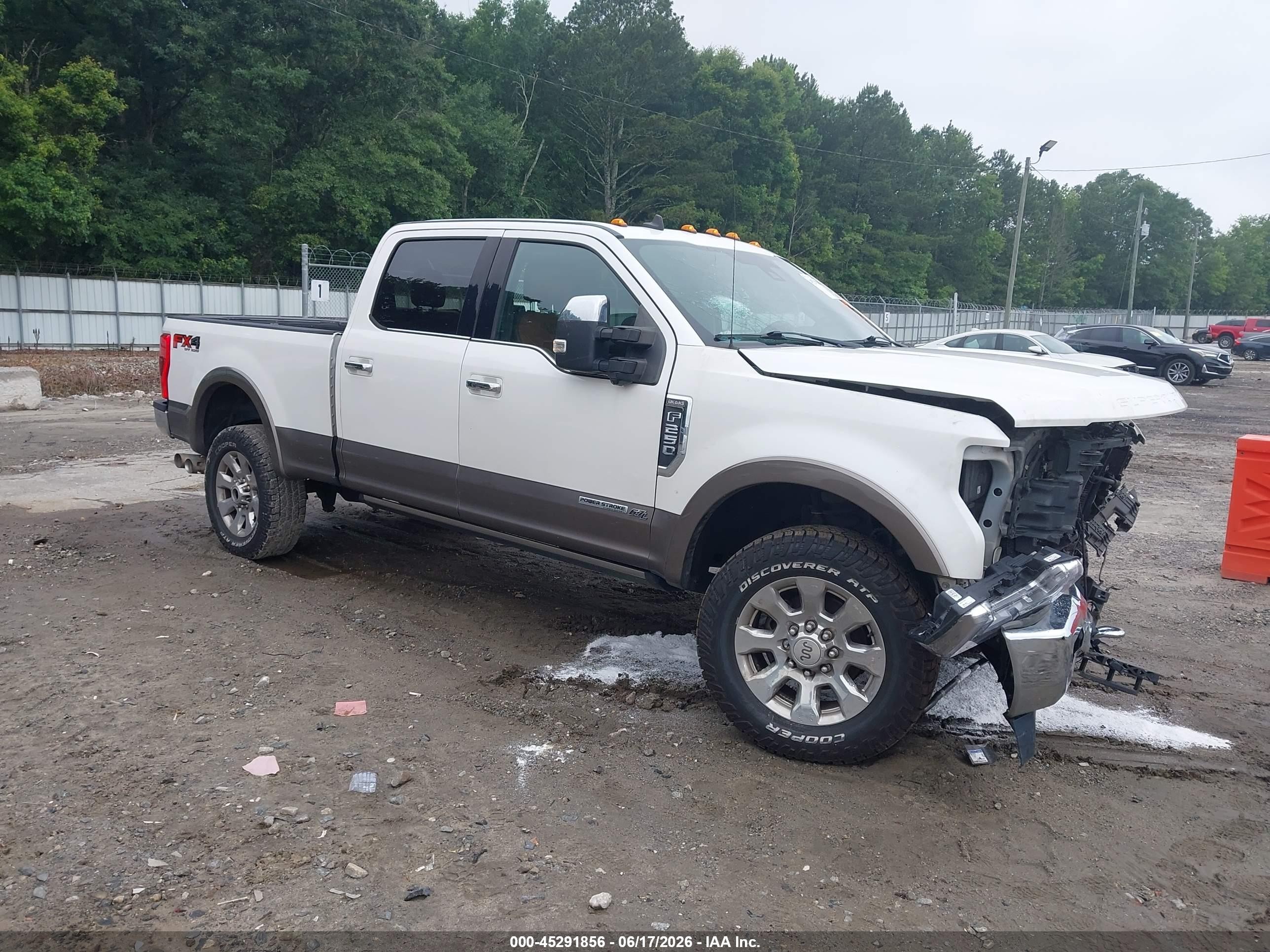 2019 Ford F-250 XLT, VIN 1FT7W2BT0KEF36386 — Front end