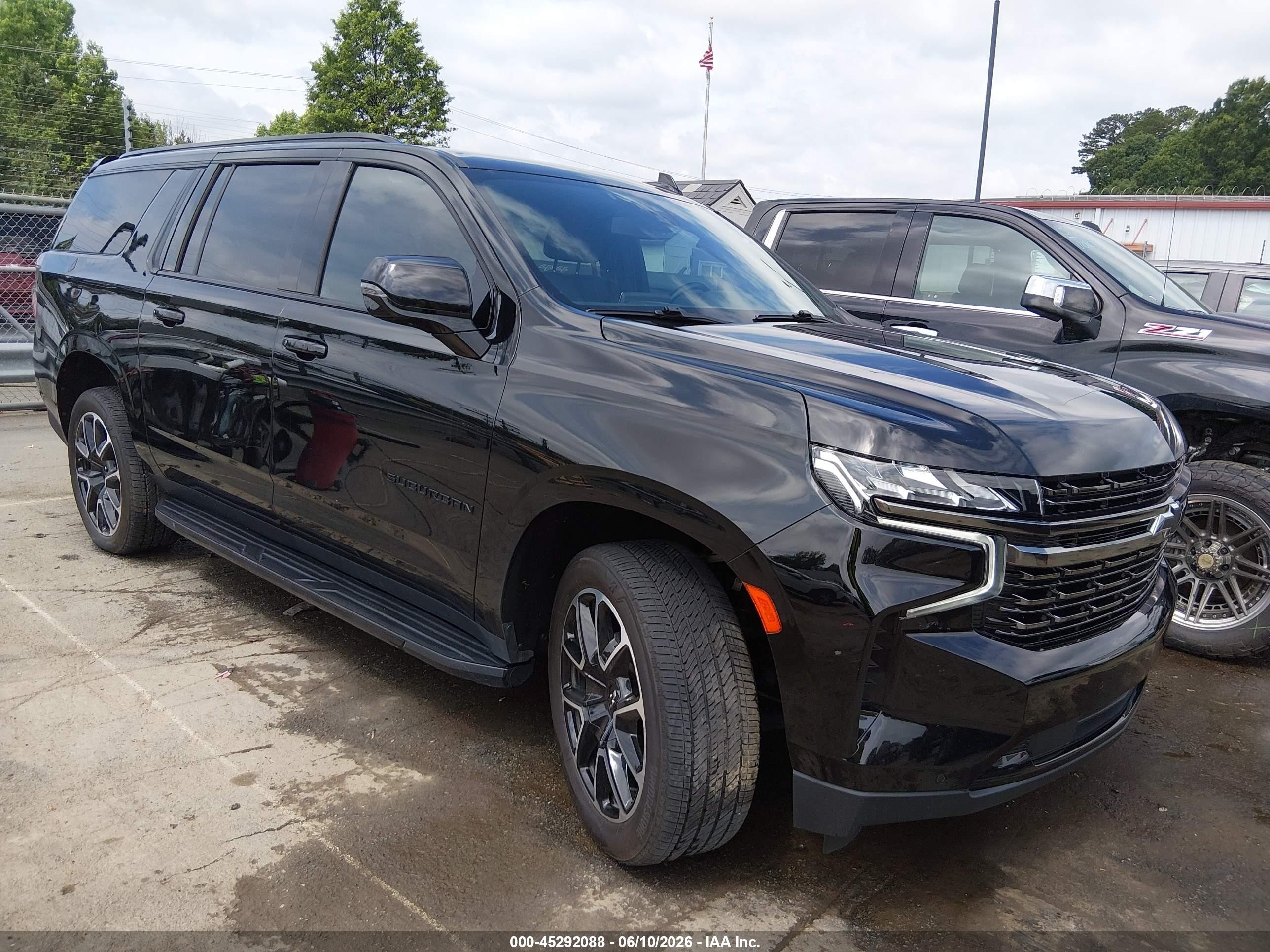 2022 Chevrolet Suburban RST, VIN 1GNSKEKD1NR357388 — Rear end
