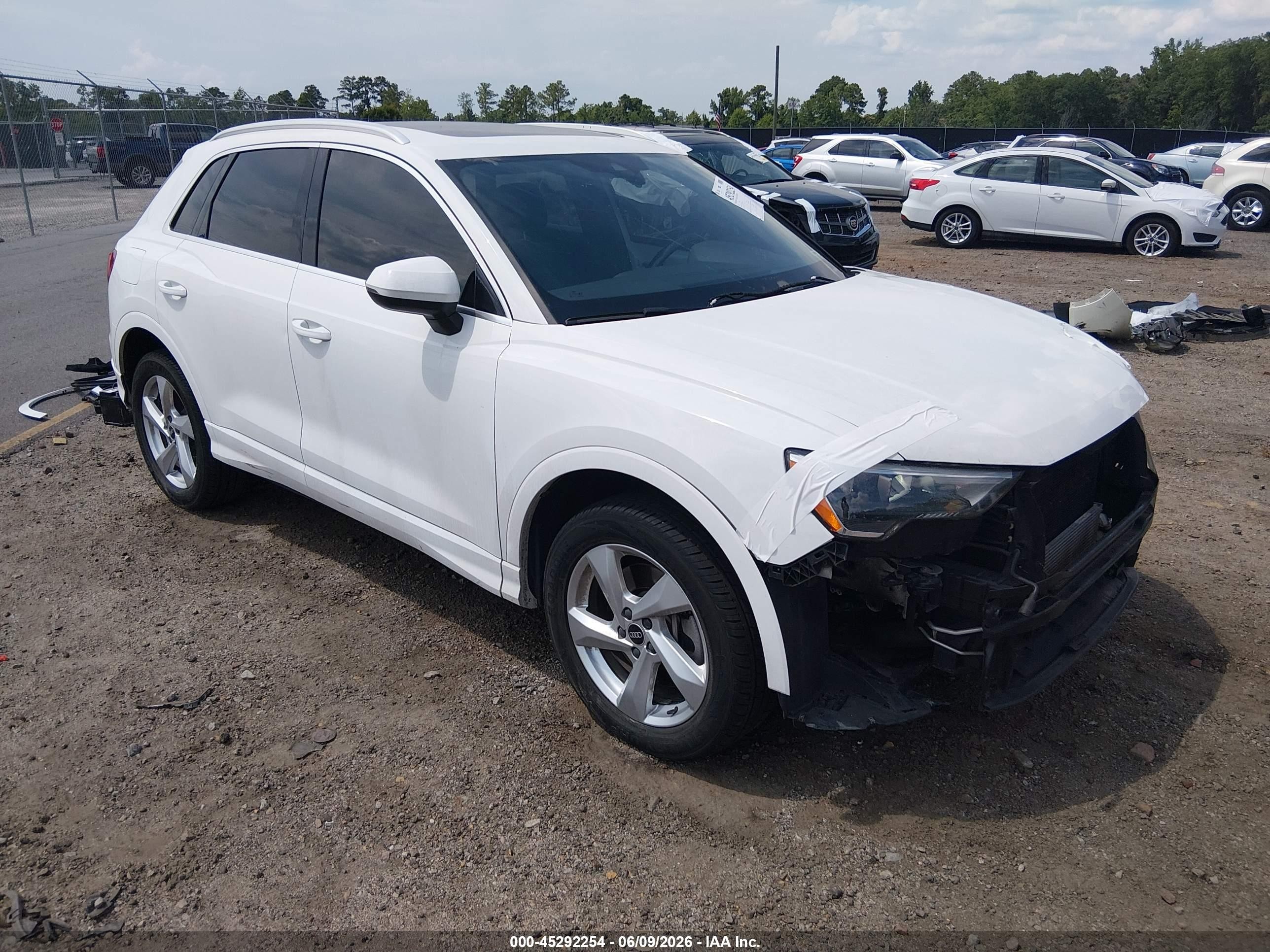 2021 Audi Q3 Premium, VIN WA1AUCF37M1064350 — Front end