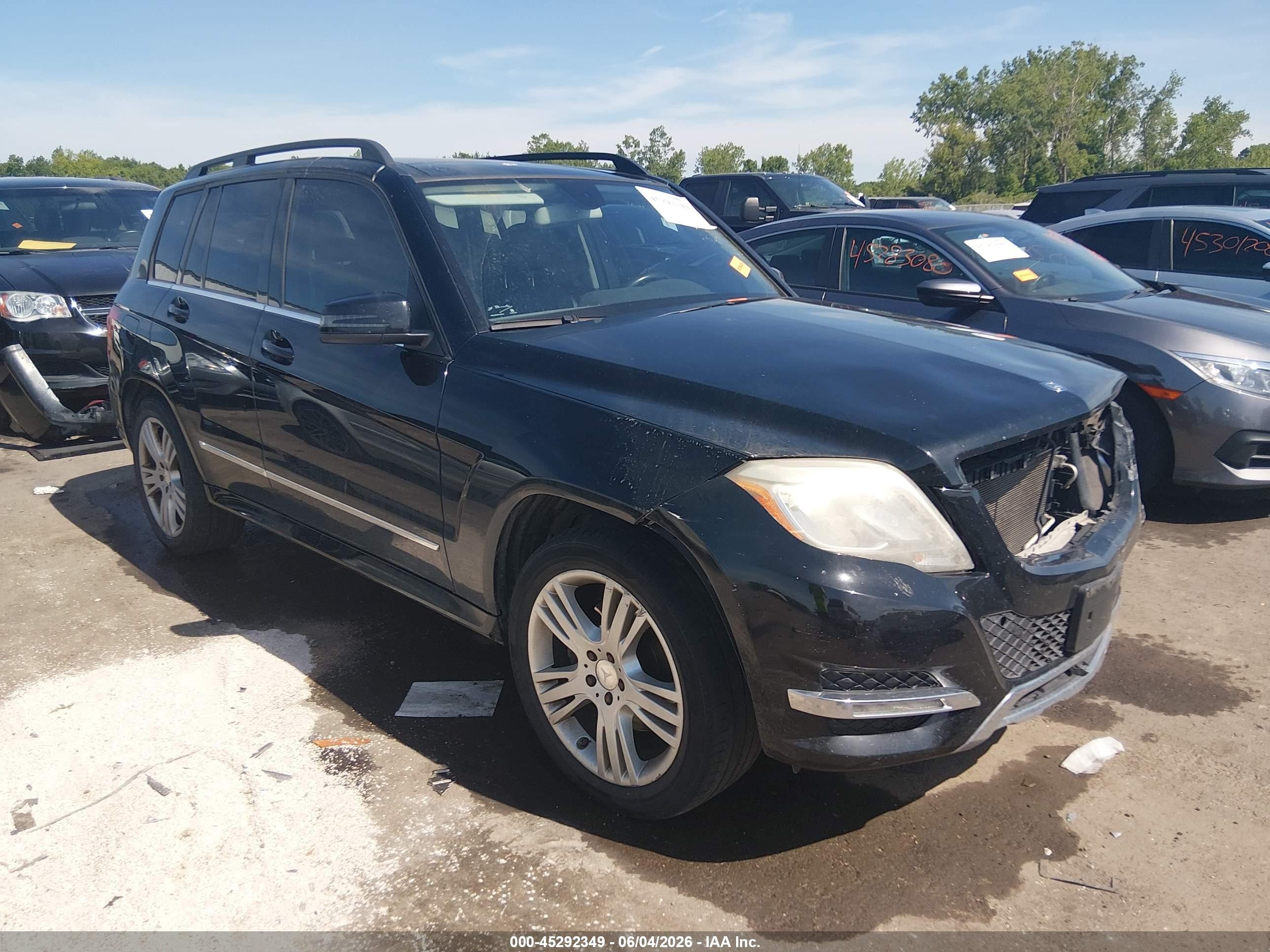2013 Mercedes-Benz GLK 350, VIN WDCGG8JB4DF941618 — Front end