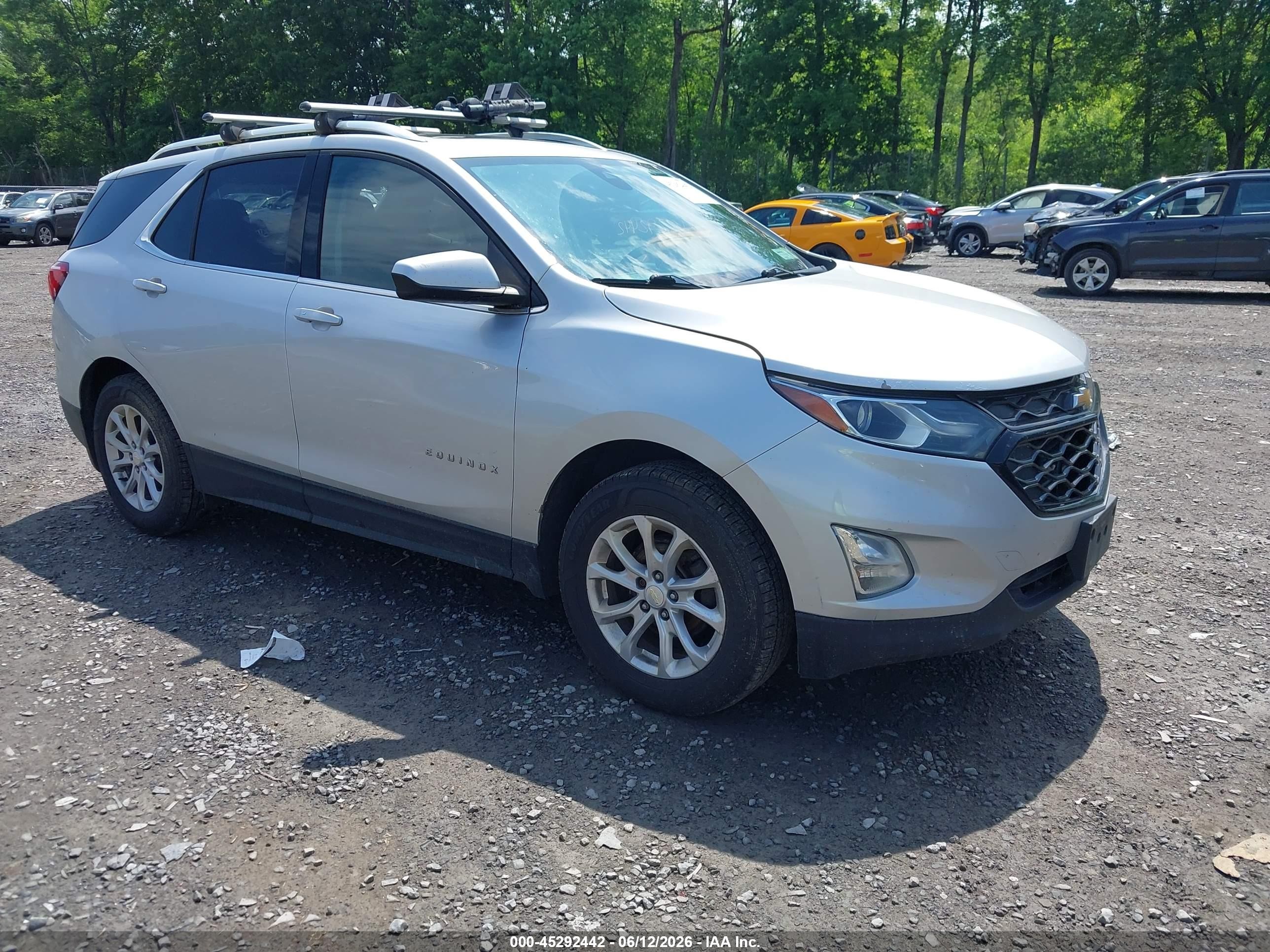 2020 Chevrolet Equinox LT, VIN 3GNAXUEV2LS525142 — Rear end