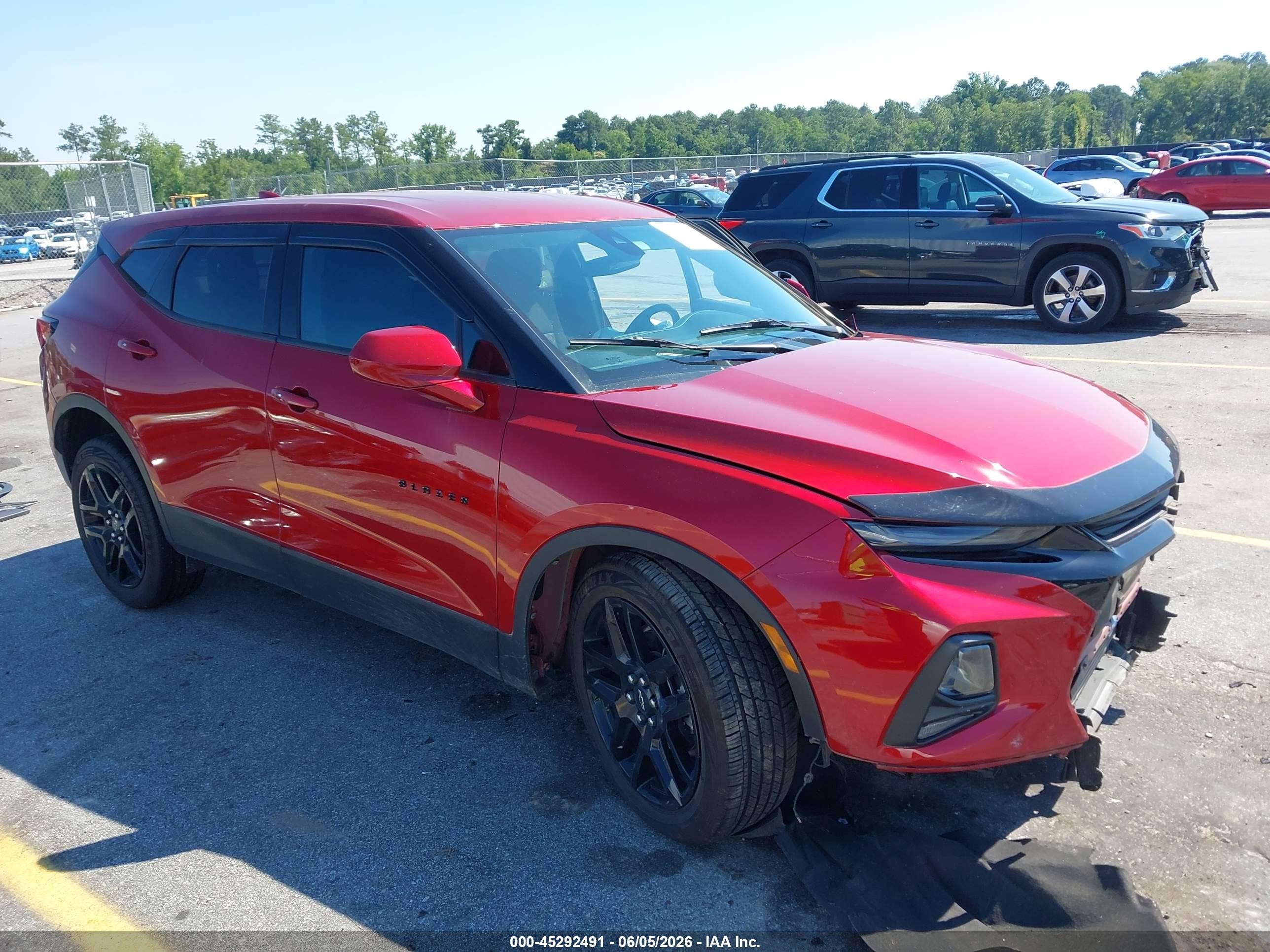 2021 Chevrolet Blazer LT, VIN 3GNKBCR41MS574381 — Бок