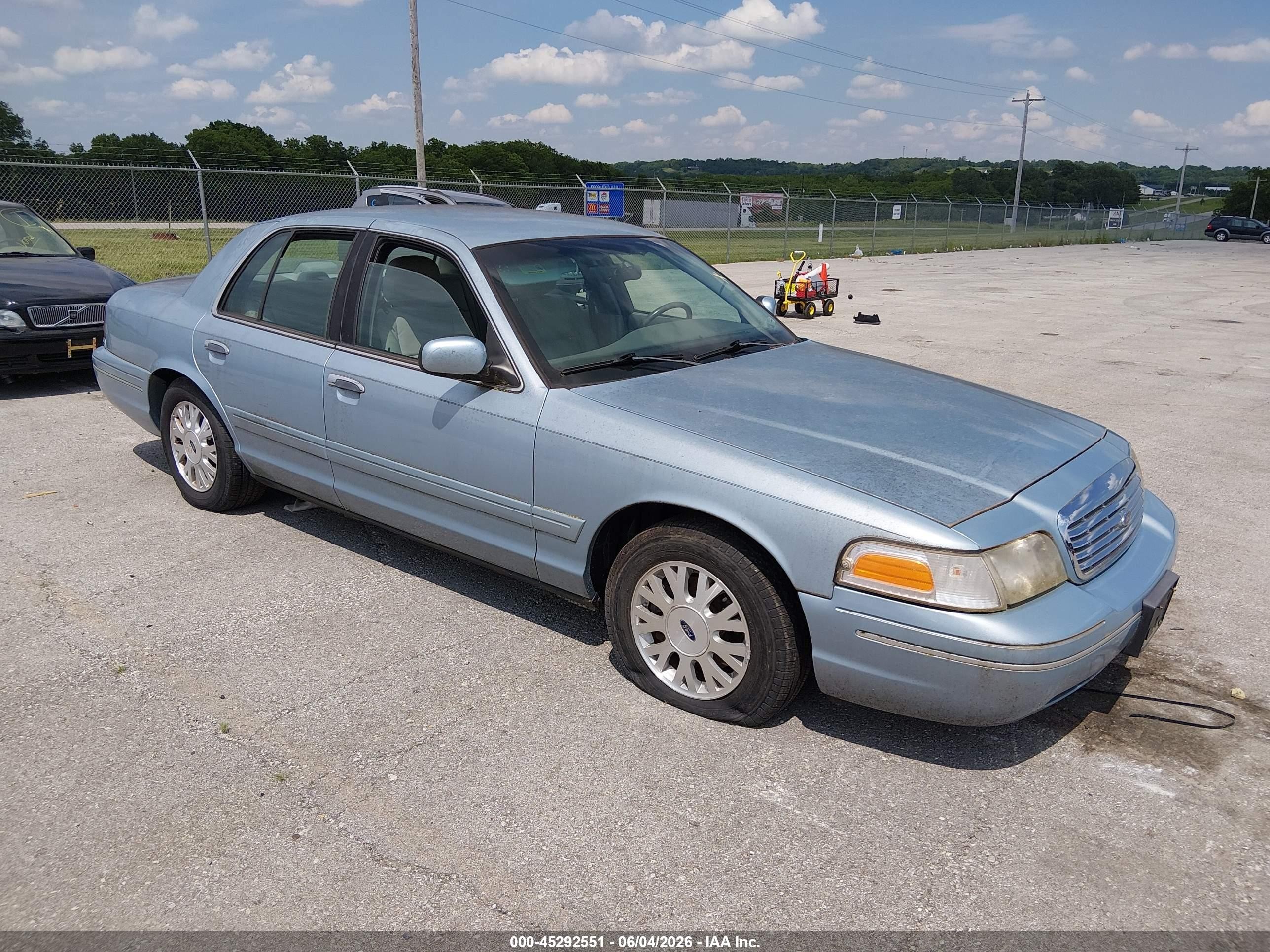 2003 Ford Crown Victoria LX, VIN 2FAFP74W53X136861 — Normal wear