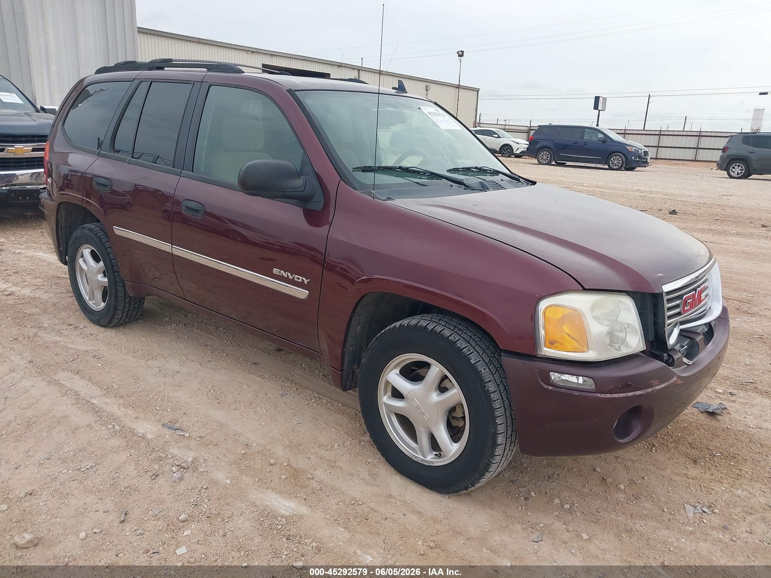 2006 GMC Envoy SLE, VIN 1GKDS13S562193259 — Front end