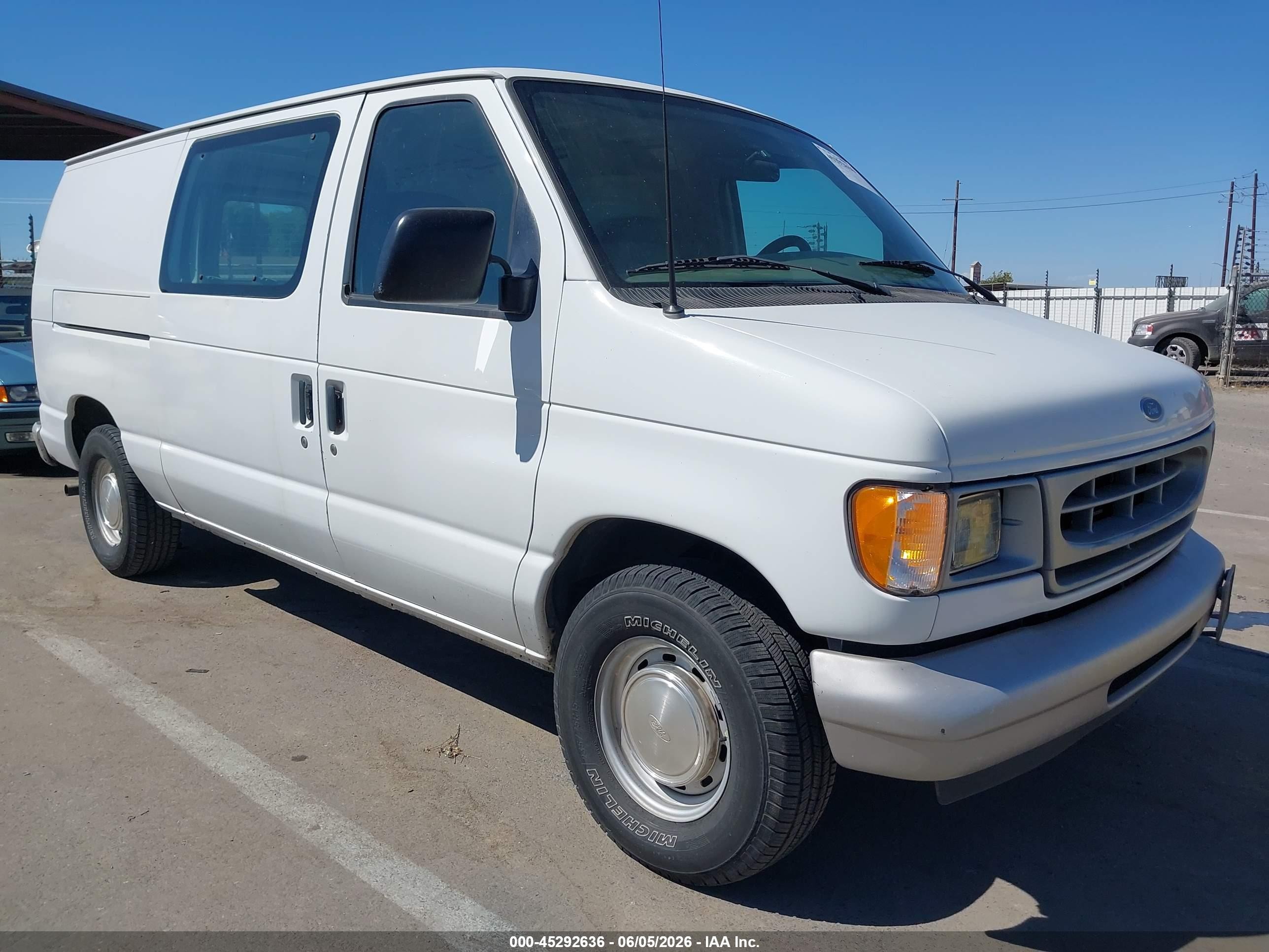 2001 Ford Econoline Cargo, VIN 1FTRE14231HB17360 — Обычный износ
