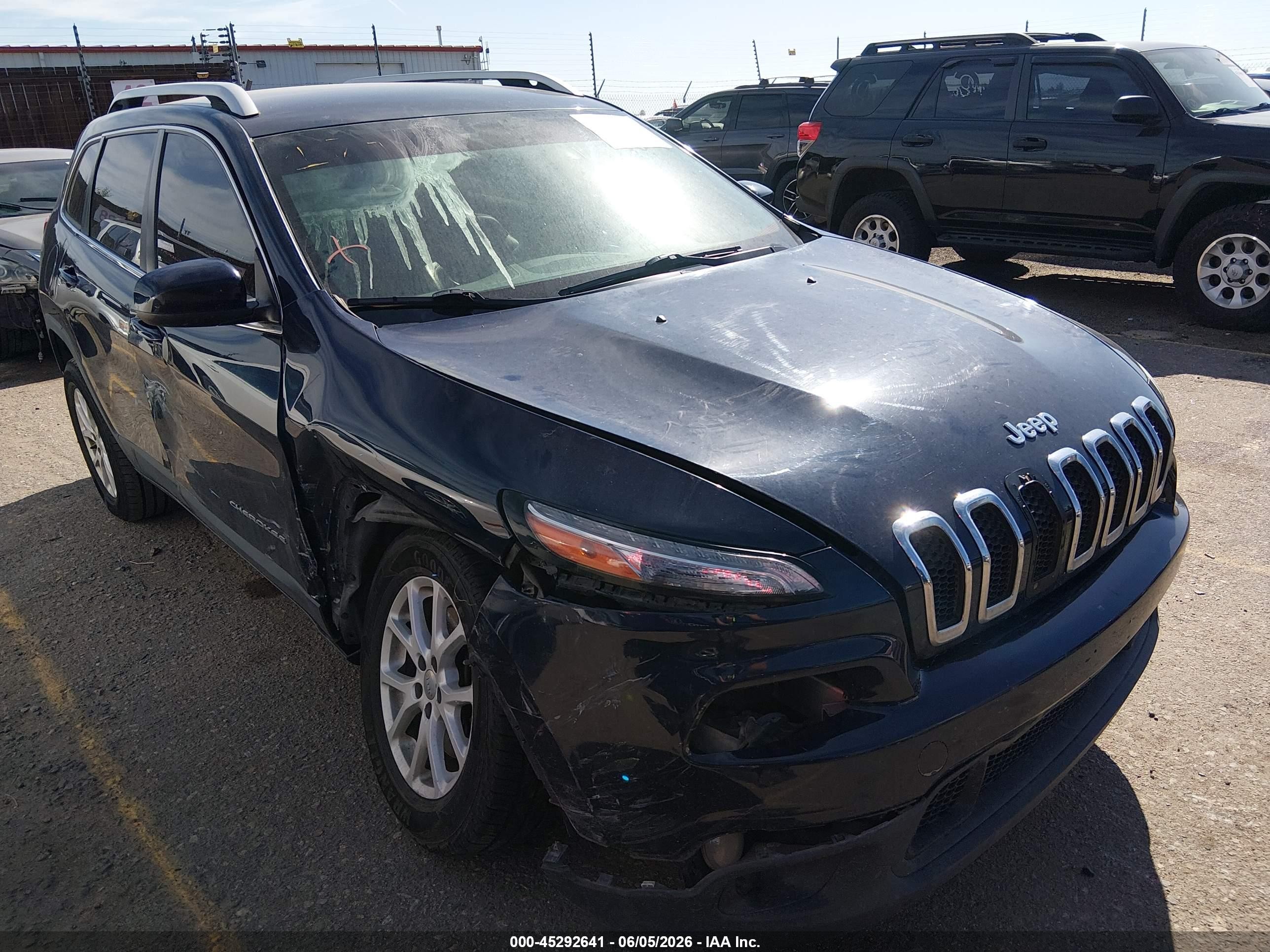 2015 Jeep Cherokee Latitude Altitude, VIN 1C4PJMCS2FW594824 — Перед