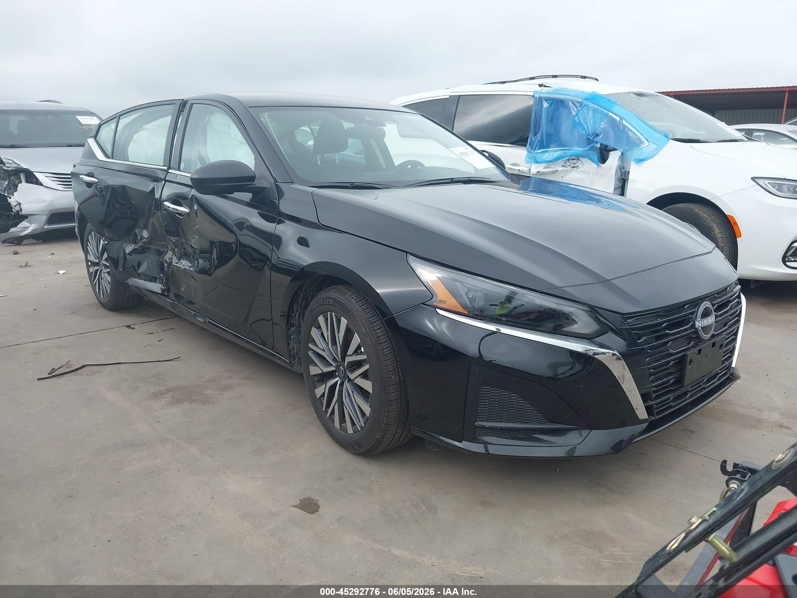 2025 Nissan Altima SV, VIN 1N4BL4DV5SN428610 — Бок