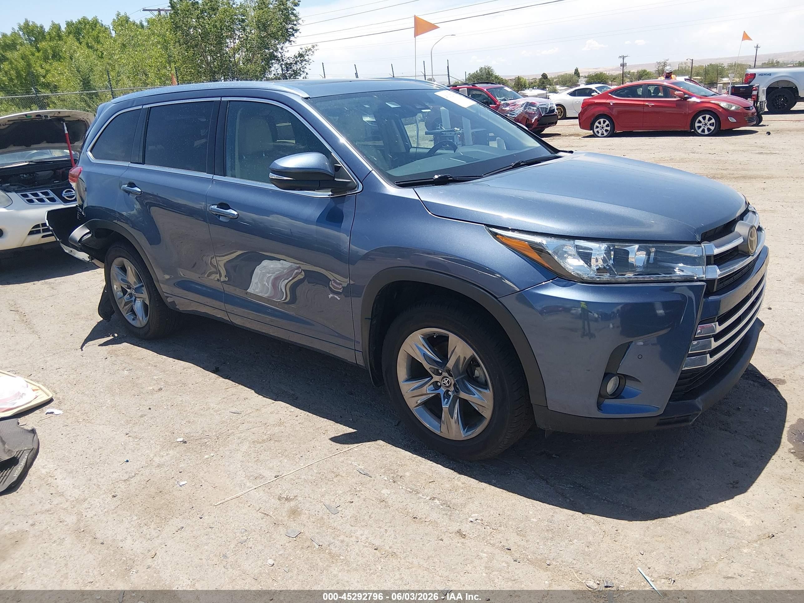 2018 Toyota Highlander Limited Platinum, VIN 5TDDZRFH3JS874673 — Rear end