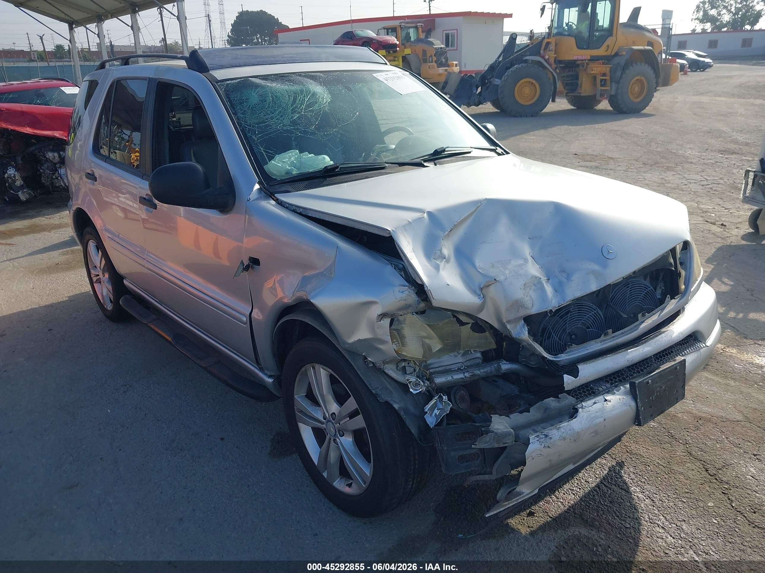 1999 Mercedes-Benz M 320/430/500, VIN 4JGAB54E9XA083364 — Перед