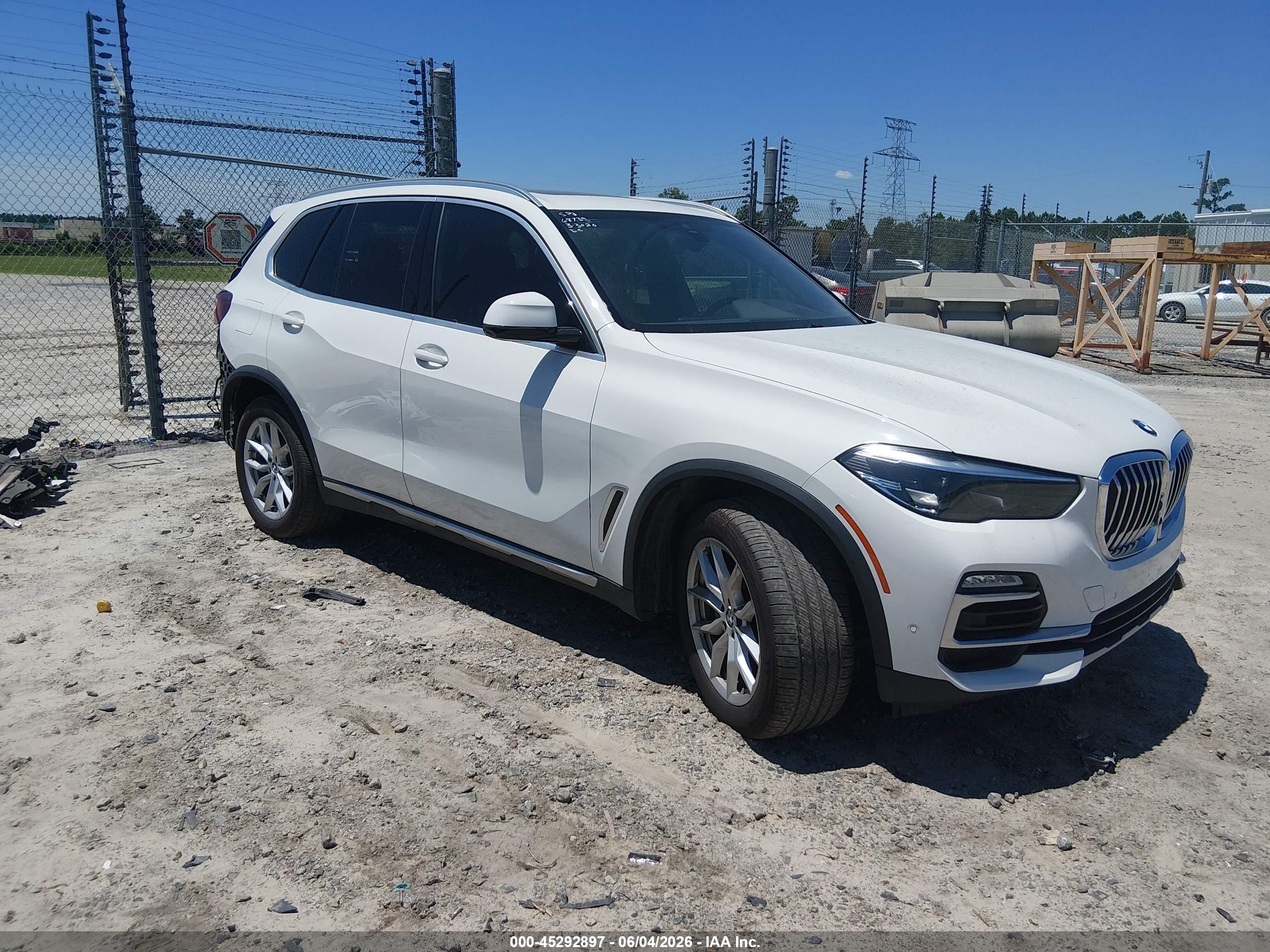 2020 BMW X5 sDrive40i, VIN 5UXCR4C07L9C05869 — Rear end