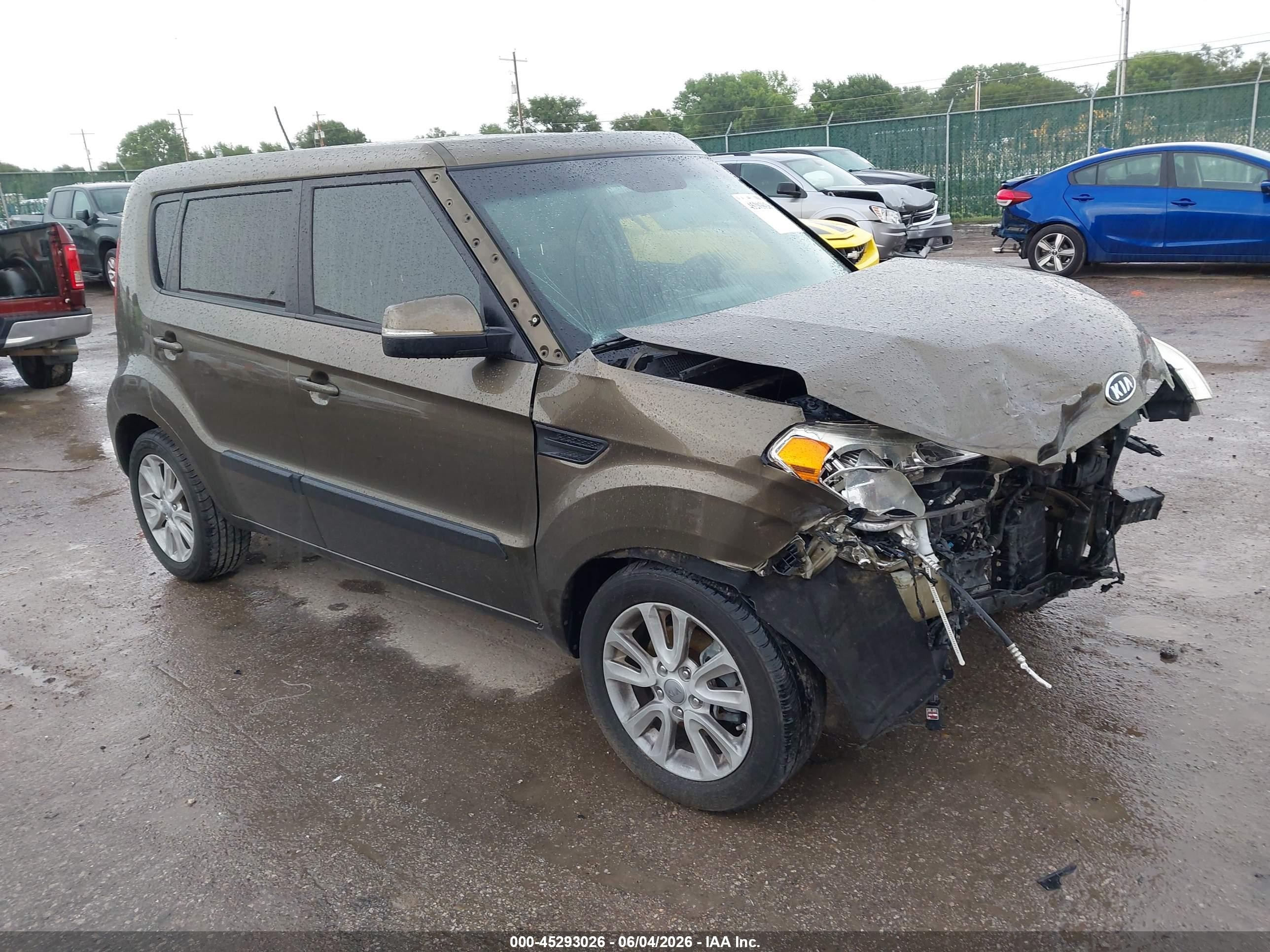 2012 Kia Soul +, VIN KNDJT2A64C7401881 — Front end