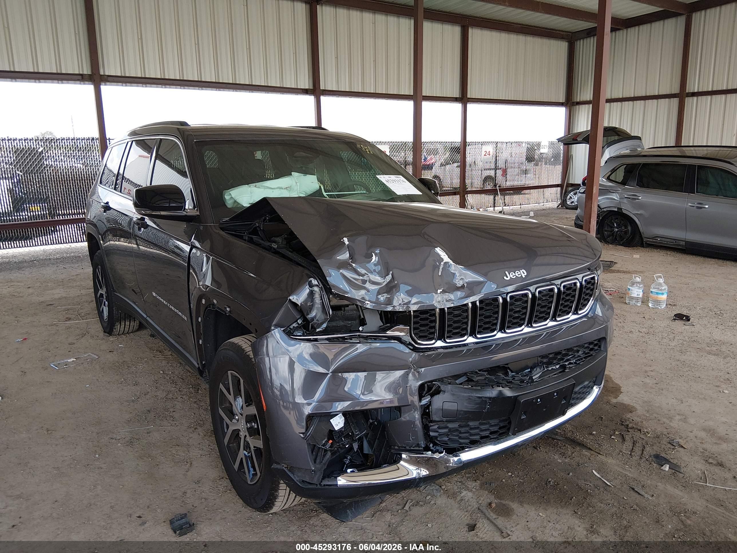 2025 Jeep Grand Cherokee Limited, VIN 1C4RJJBG8S8792360 — Front end