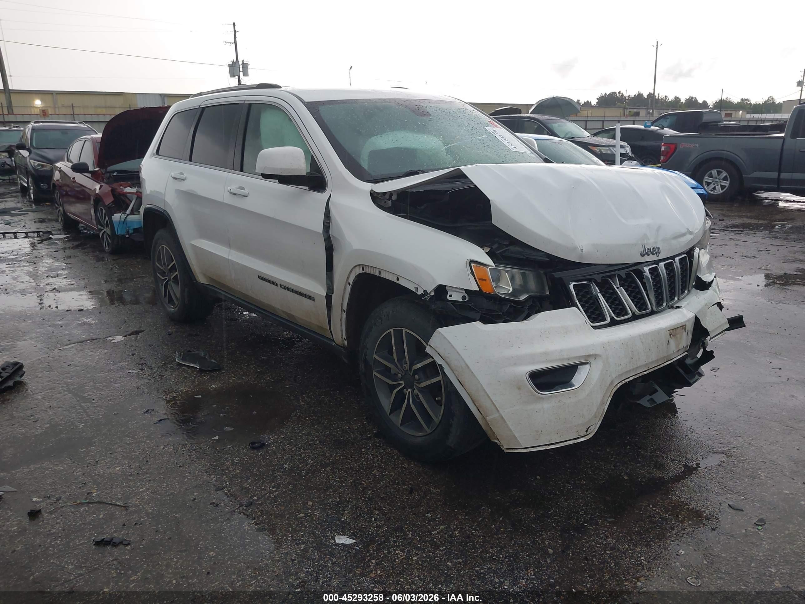 2020 Jeep Grand Cherokee Altitude, VIN 1C4RJEAG6LC344819 — Front end