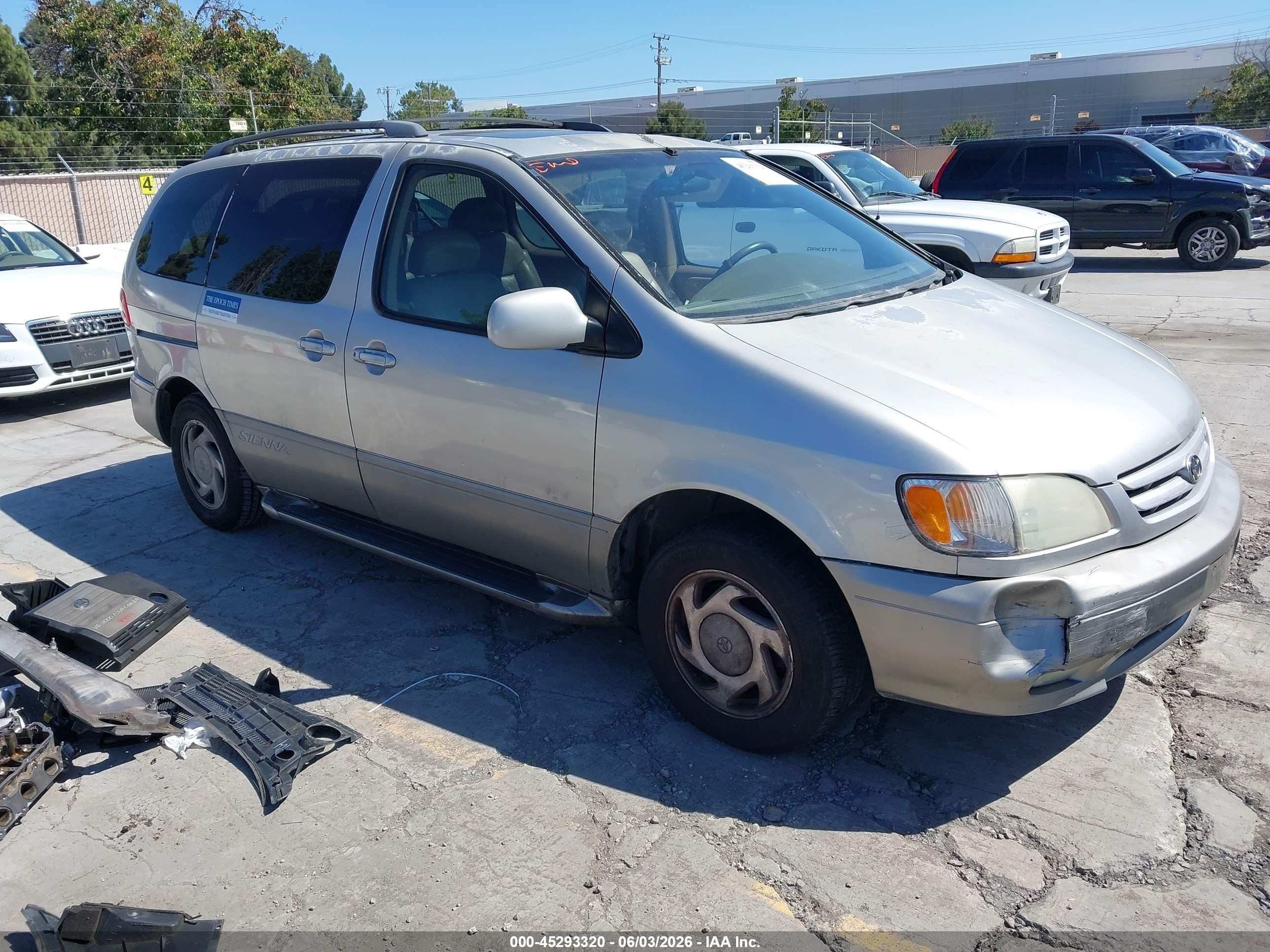 2001 Toyota Sienna XLE, VIN 4T3ZF13C31U330732 — Normal wear